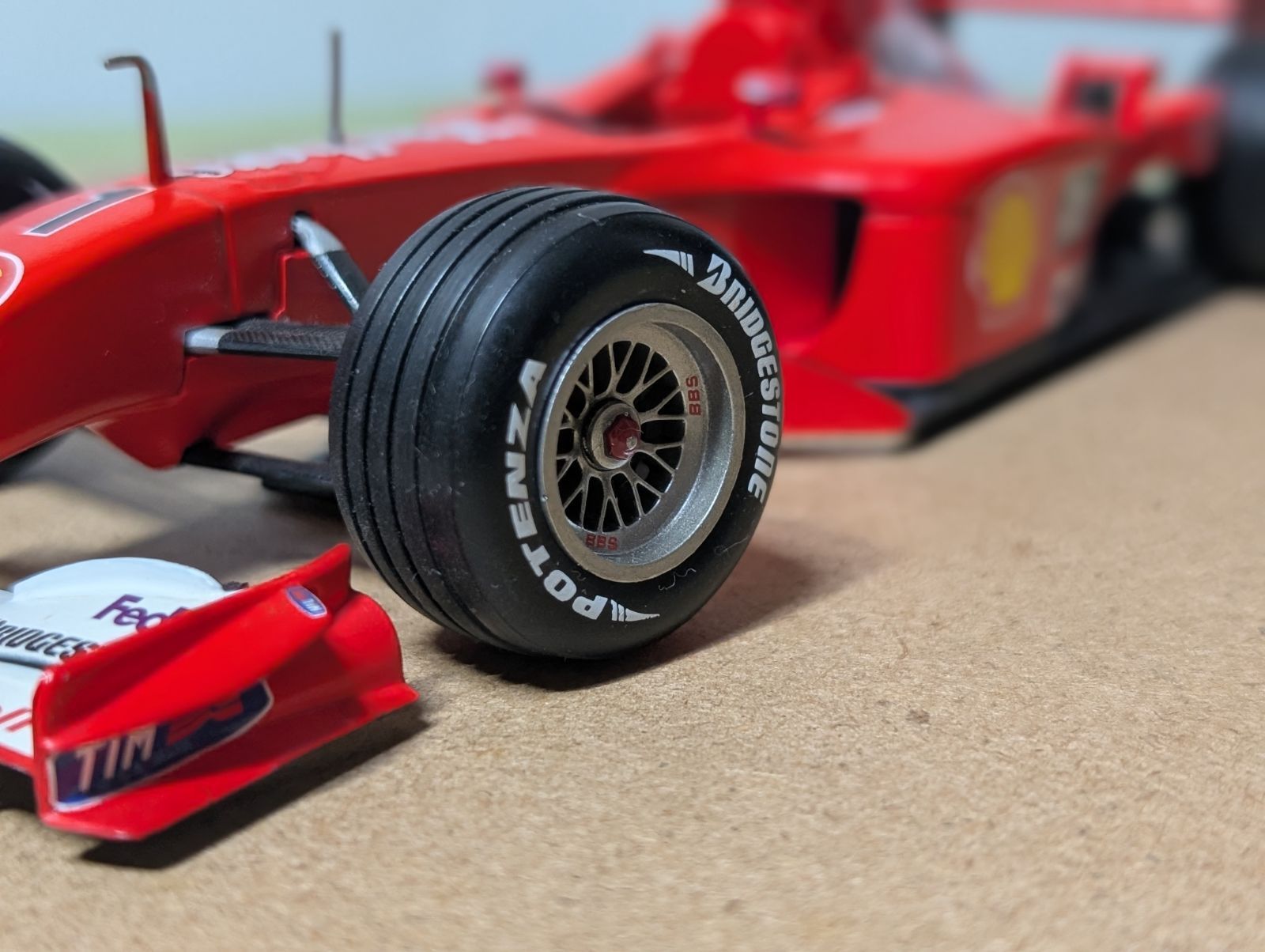 タイヤカスタム 1/18 マテル フェラーリF2001 ミハエル・シューマッハ