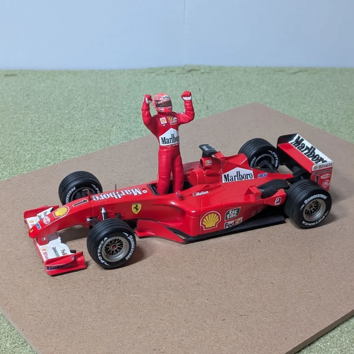 タイヤカスタム 1/18 マテル フェラーリF2001 ミハエル・シューマッハ