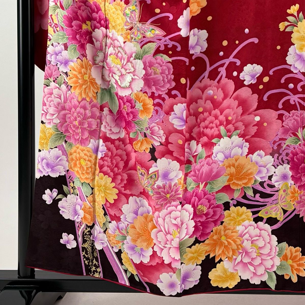 美品】 振袖 身丈158cm 裄丈66.5cm M 袷 牡丹 蝶 刺繍 箔 赤 正絹 名品 