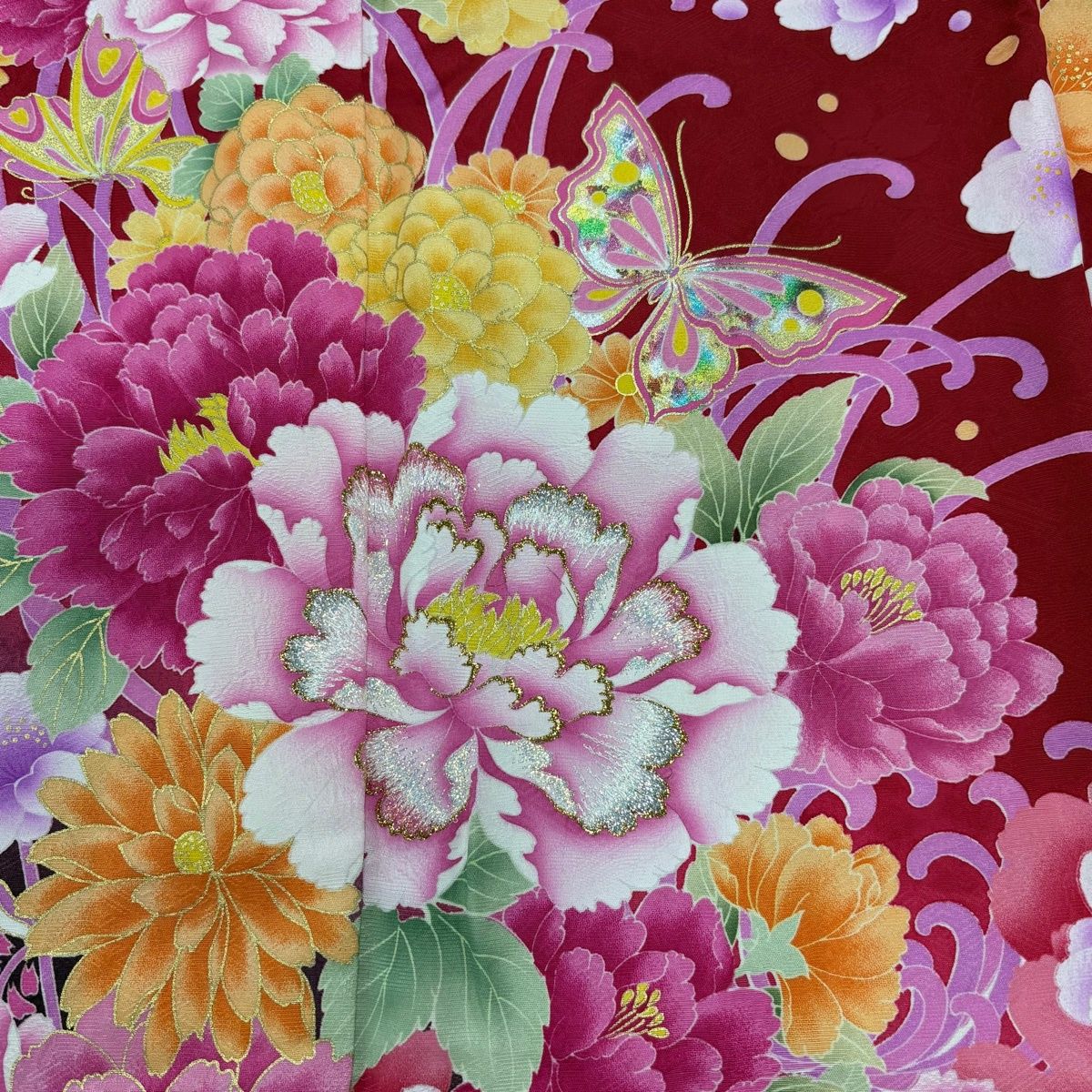 美品】 振袖 身丈158cm 裄丈66.5cm M 袷 牡丹 蝶 刺繍 箔 赤 正絹 名品 