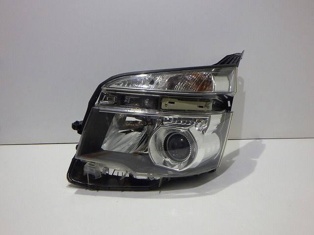 70系 ヴォクシー 左ヘッドライト ハロゲン ZRR70/75 後期 28-224 X 81170-28E60 コーティング 260307049