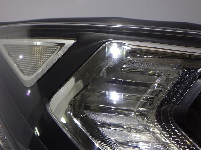 RAV4 右ヘッドライト LED MXAA52/54 前期 42-90 E 81145-42882
