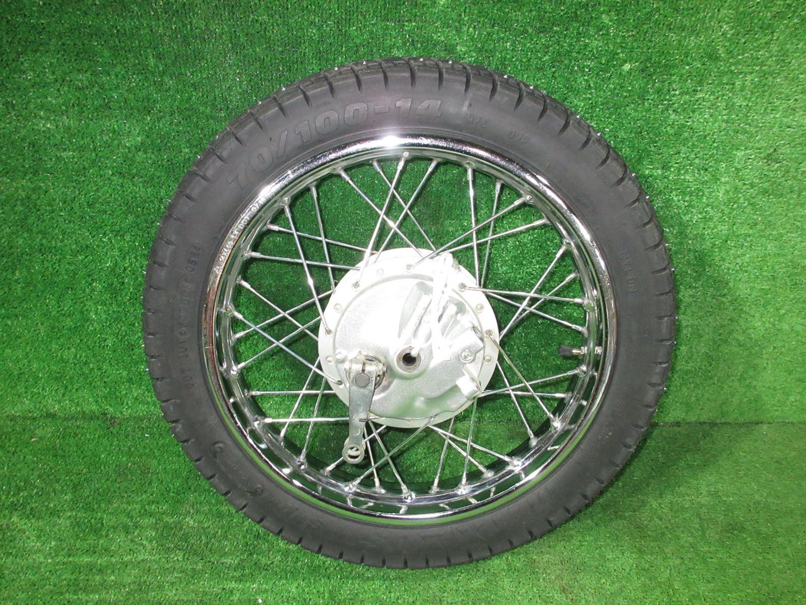 JA43 郵政カブ110 フロントホイール14インチ スパイクタイヤ付き