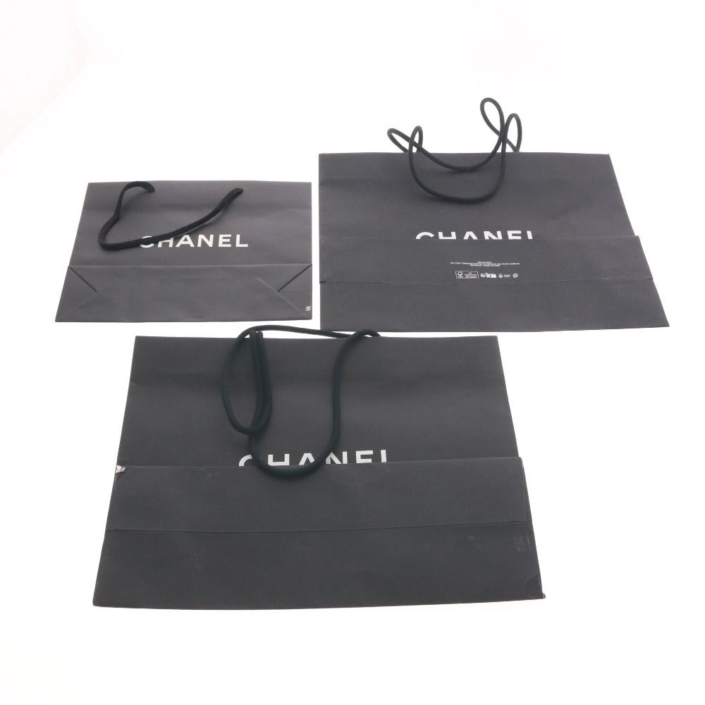 CHANEL ショッパー包装紙& 大きいサイズマグネット式箱、靴入れ空箱&リボン CHANEL ショッパー包装紙& 大きいサイズマグネット式箱、靴入れ空箱