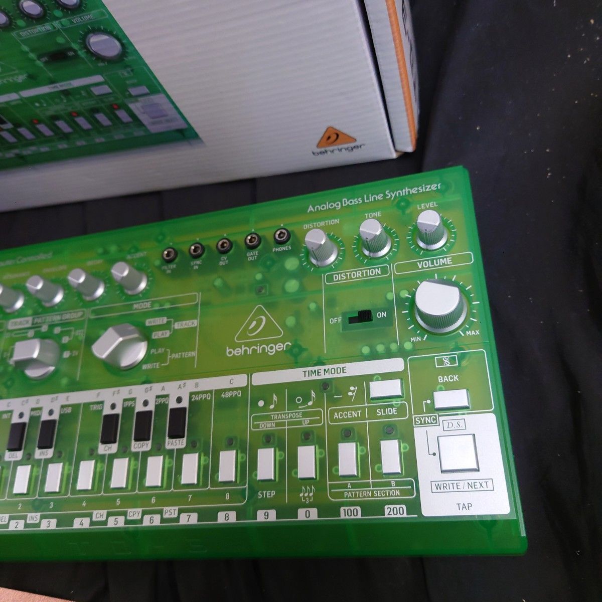 Behringer TD-3 Analog Bass Line Synthesizer 動作品 箱付属 TB-303
