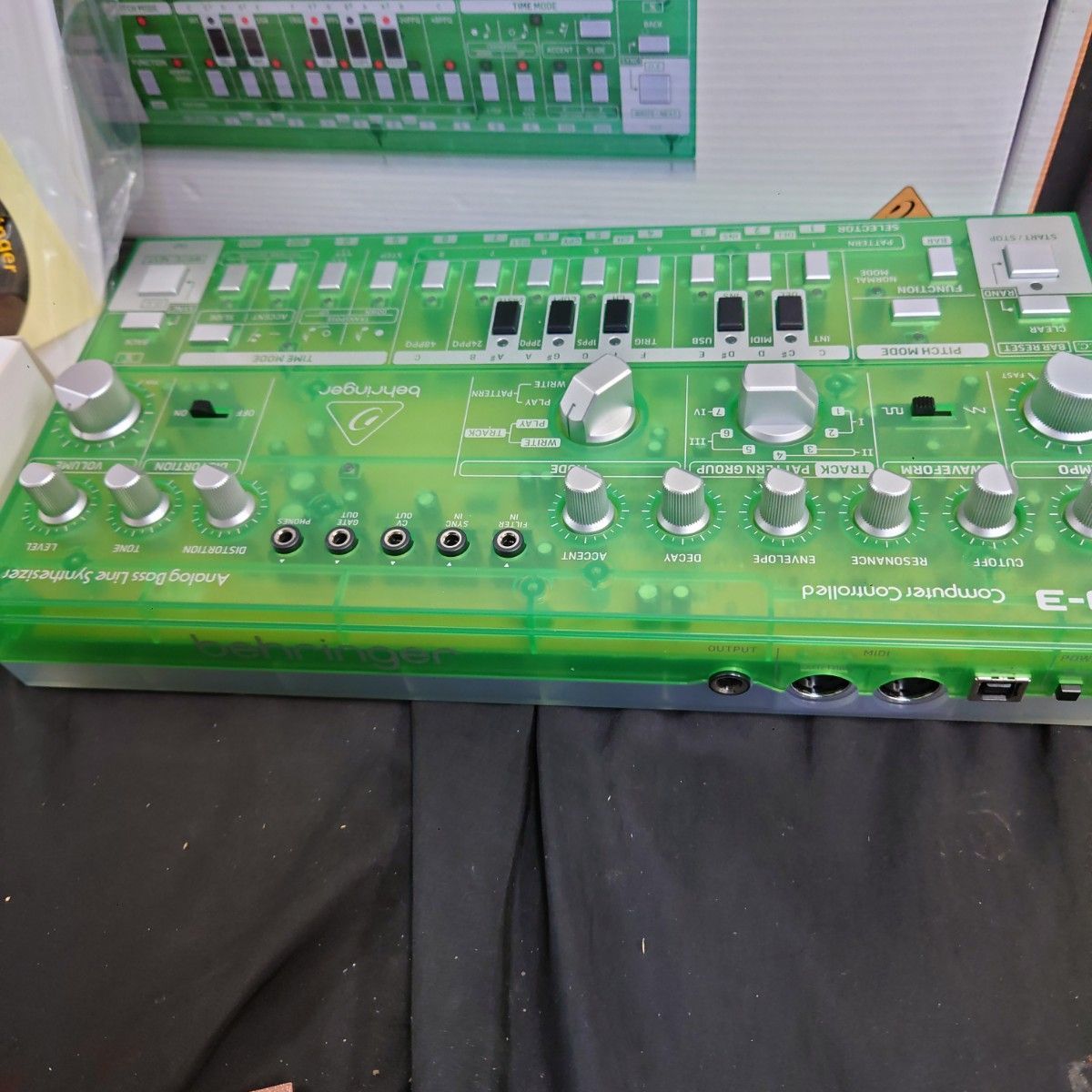 Behringer TD-3 Analog Bass Line Synthesizer 動作品 箱付属 TB-303