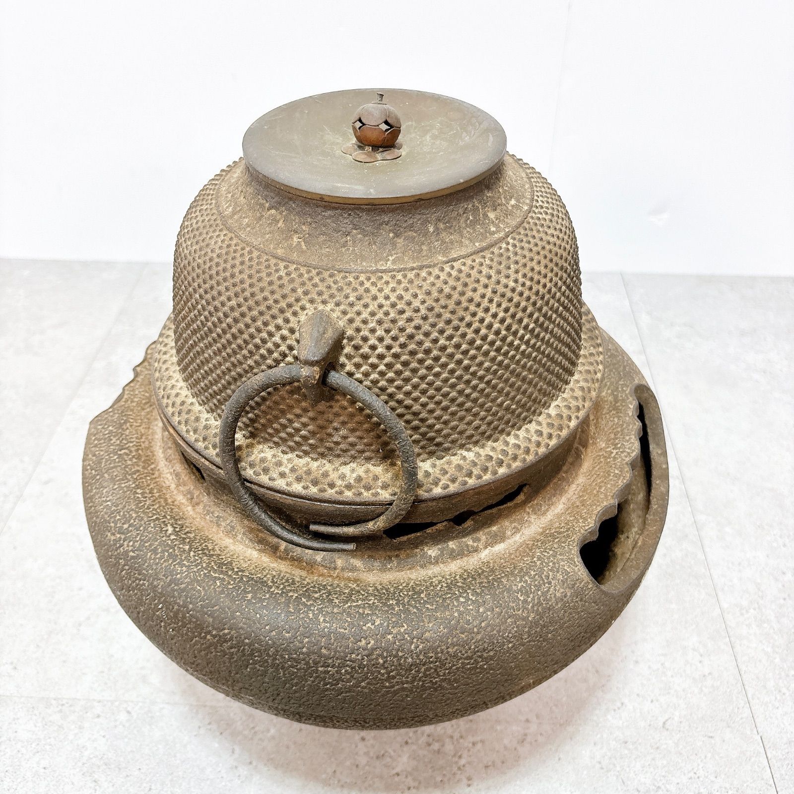 D*h様 鋳鉄製茶釜 蓋付き 工芸品 アンティーク 茶道具 灰付き 風炉 格安 茶釜 風炉釜 風炉 茶道具 鉄製 茶道 炉釜 釜環付 蓋付 五徳不要 炉壇