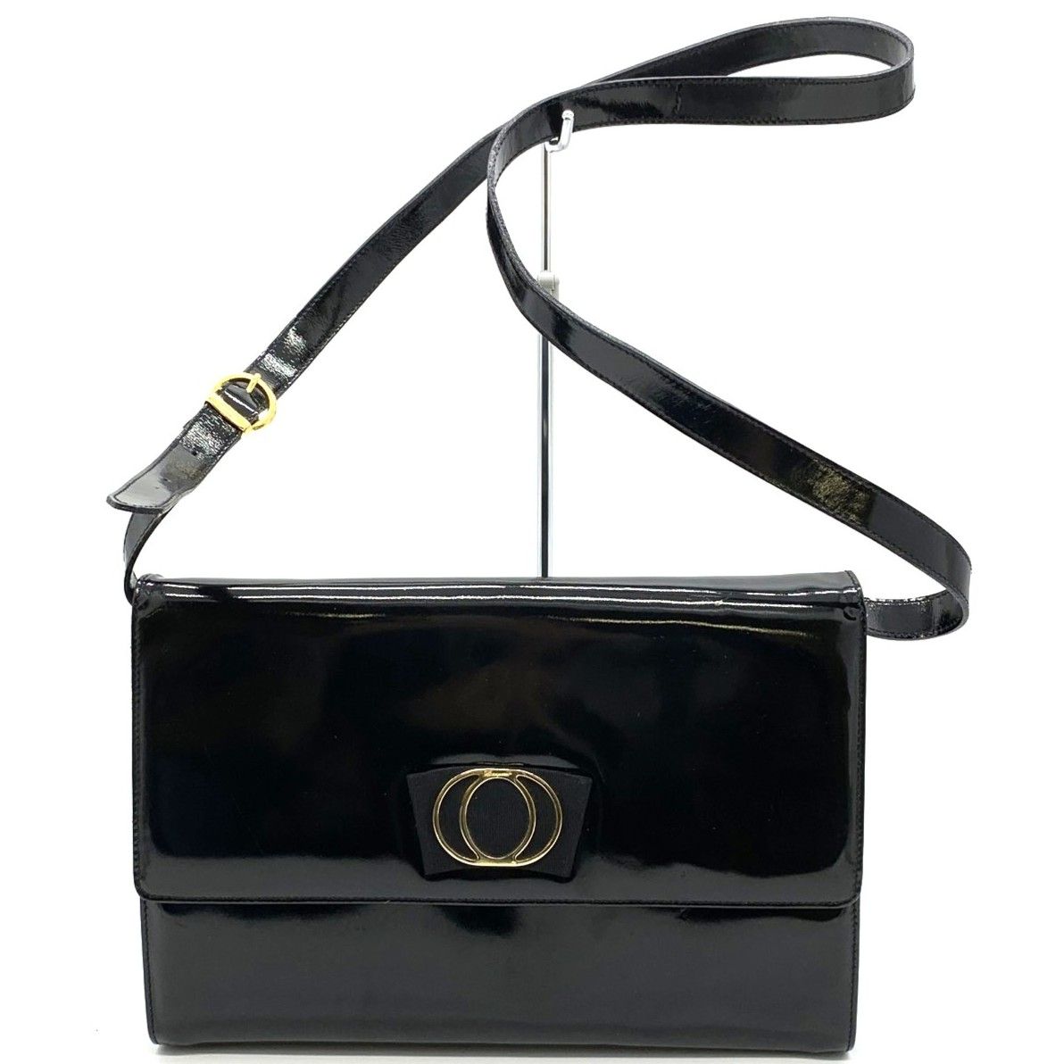 Salvatore Ferragamo フェラガモ リボン サークル ショルダー Salvatore Ferragamo フェラガモ リボン サークル ショルダー