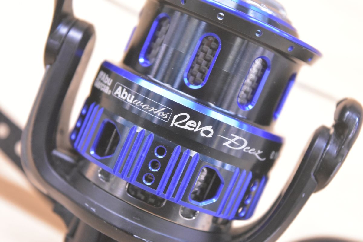 【5月6日まで】アブガルシア　レボMGX2500S　Deez　SP　KIT付き アブガルシア レボ MGX2500S スピニングリール Abu Garcia Revo MGX