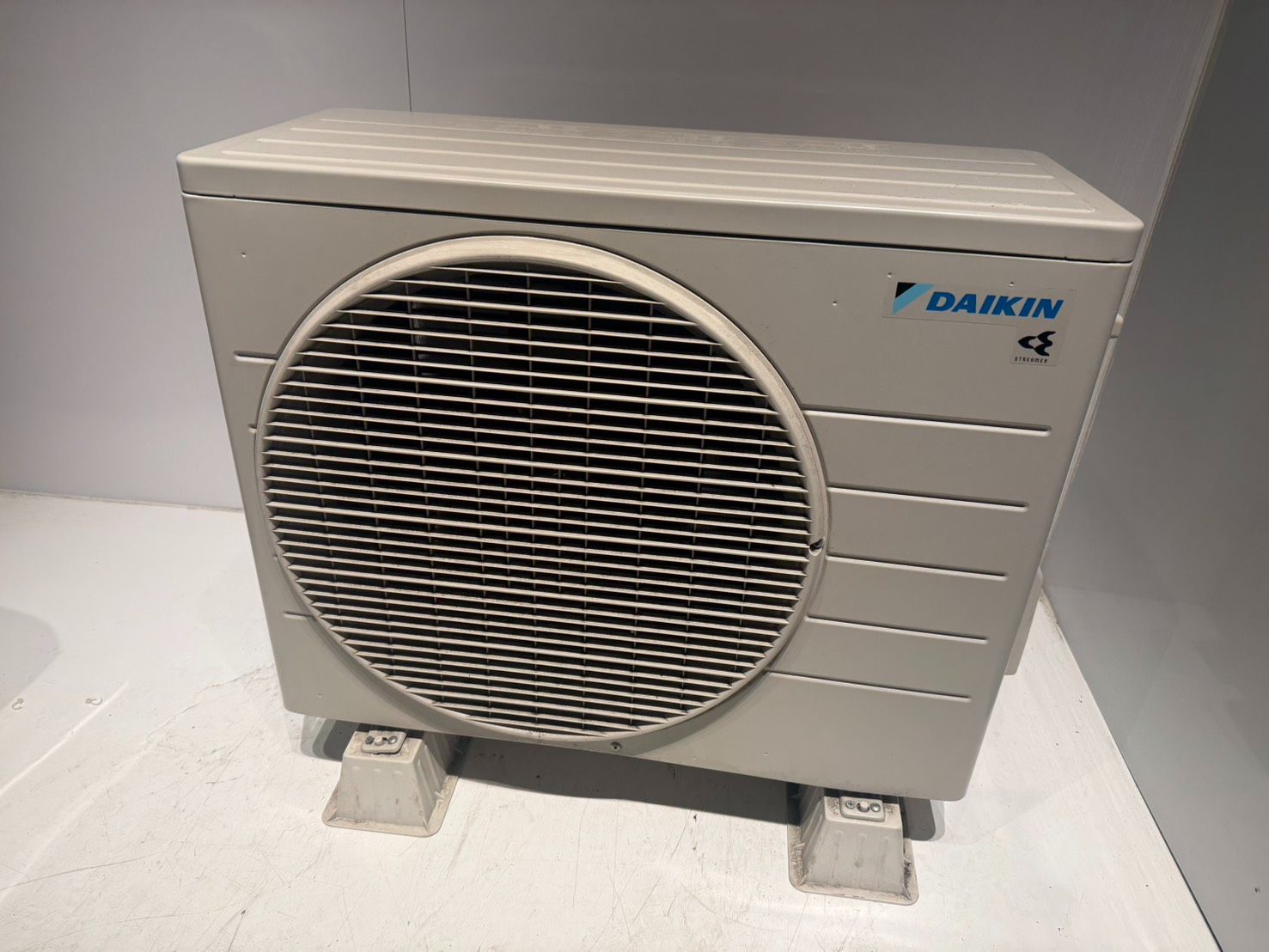 343 DAIKIN 2022年製エアコン 6～8畳用 - メルカリ
