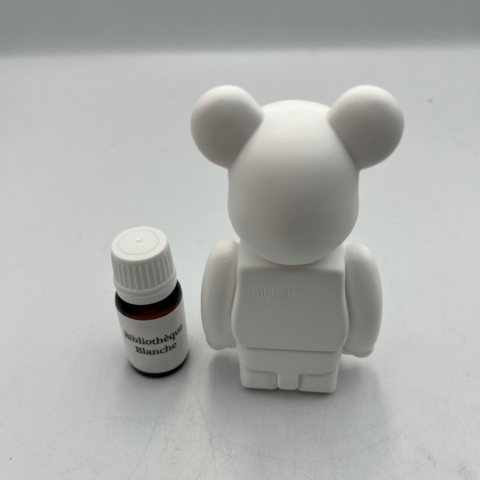□ BE@RBRICK ベアブリック アロマオーナメント Bibliothèque Blanche 
