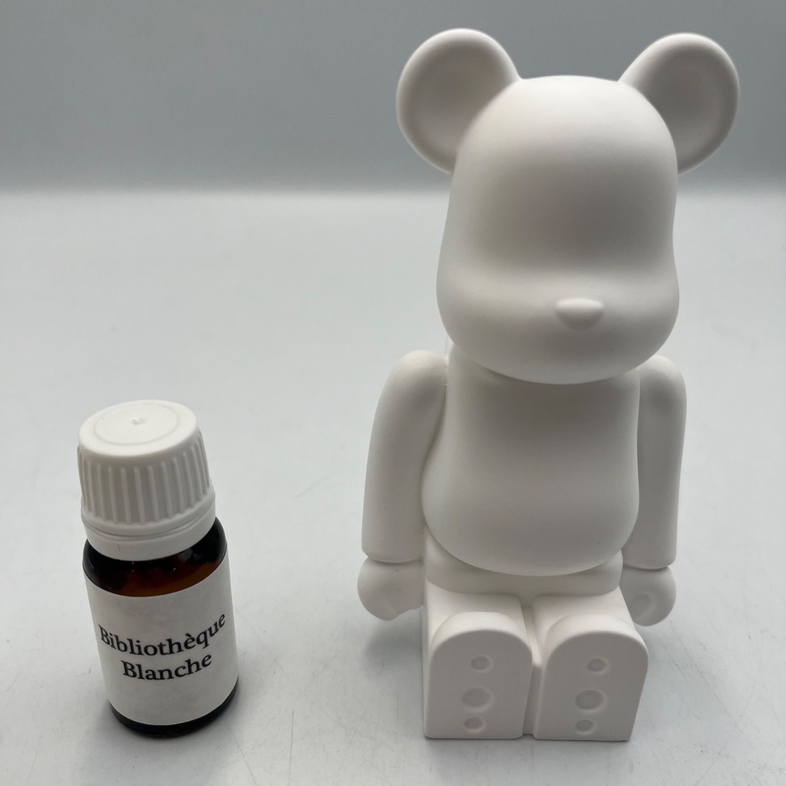 □ BE@RBRICK ベアブリック アロマオーナメント Bibliothèque Blanche 