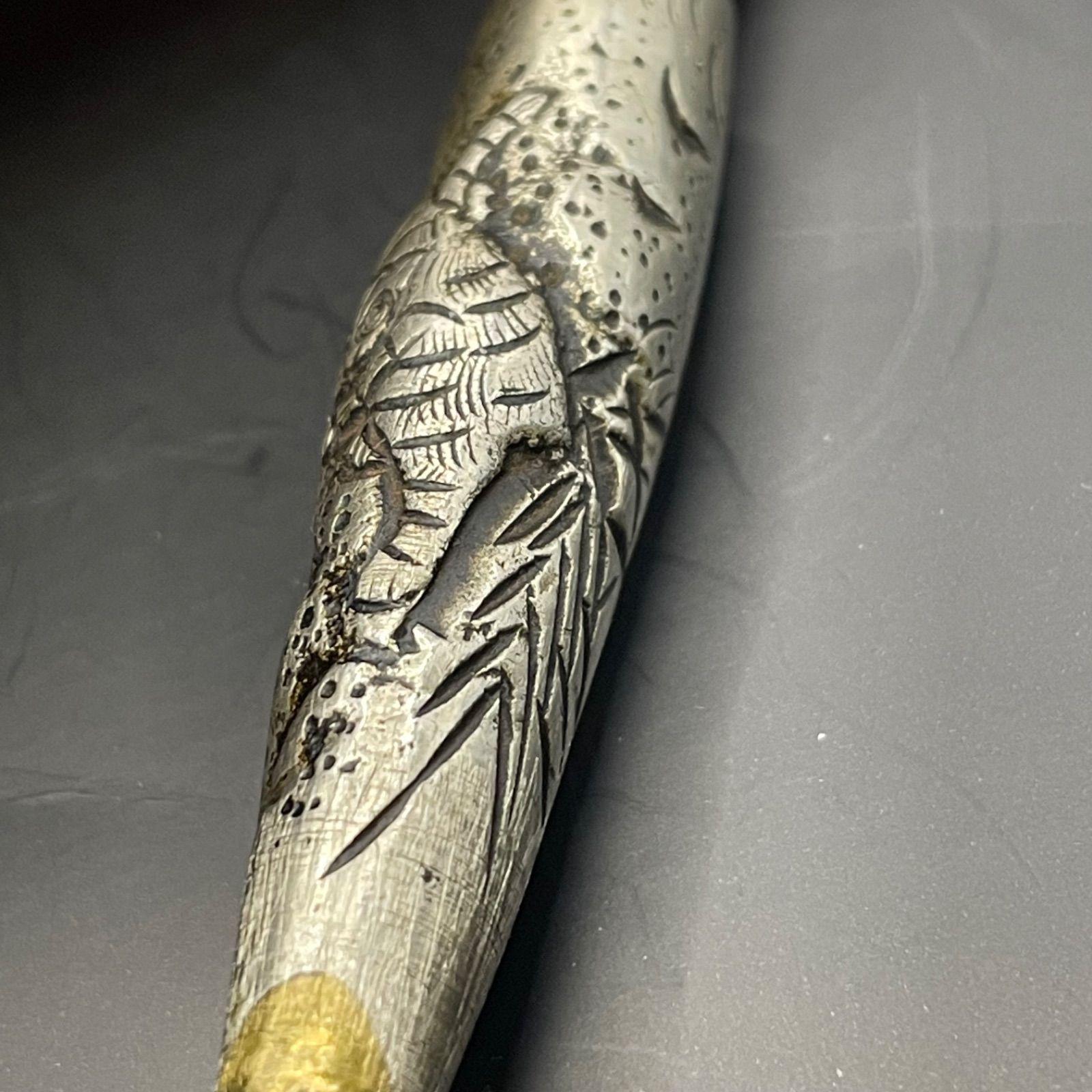 刻印あり】時代煙管 45.53g 重厚 彫金 金彩色 明治大正 刀装具職人技