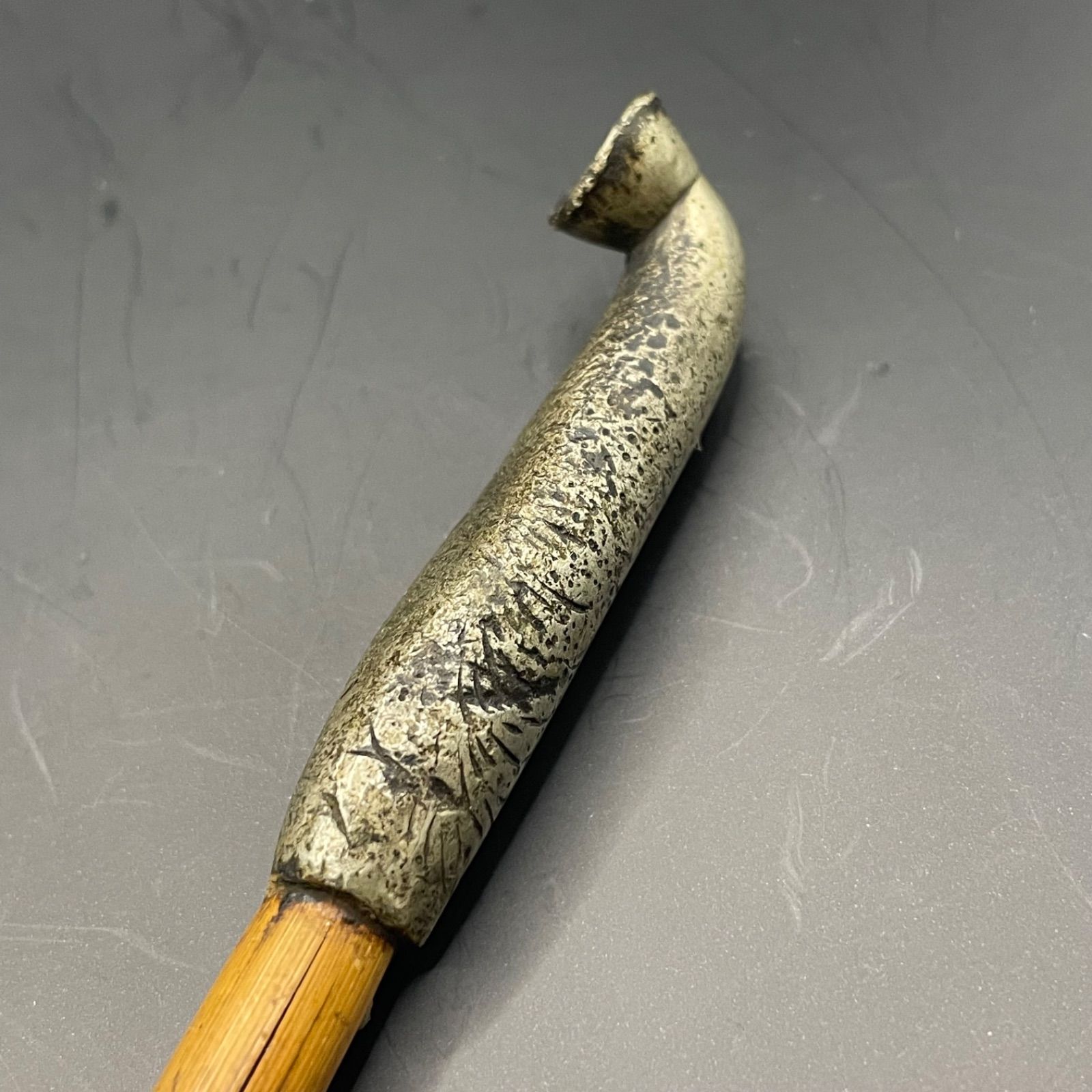 刻印あり】時代煙管 45.53g 重厚 彫金 金彩色 明治大正 刀装具職人技