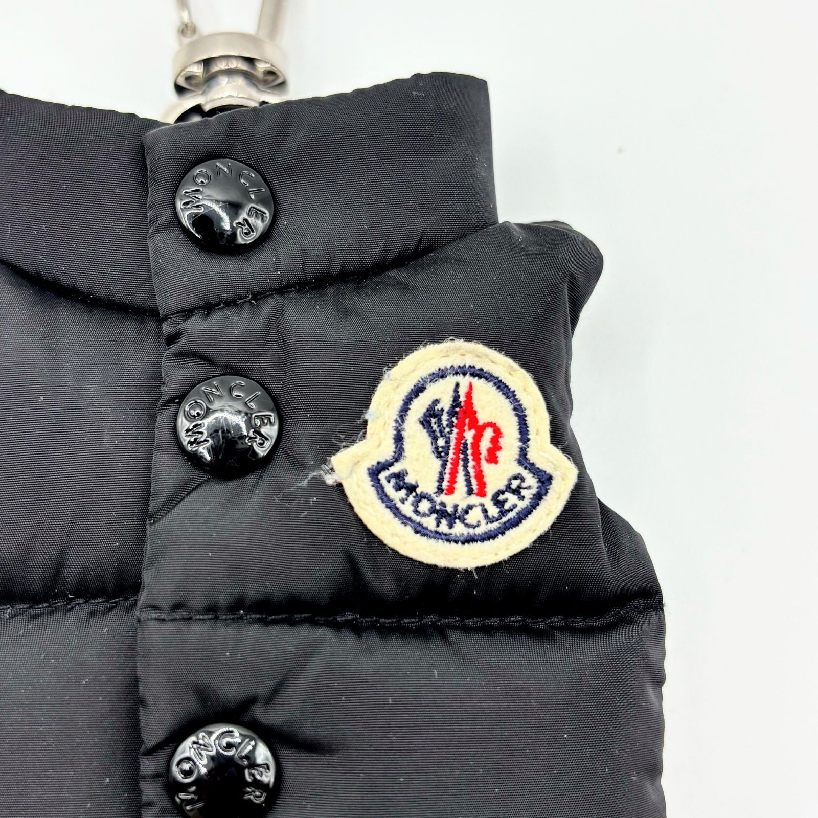 美品 MONCLER モンクレール ダウンベスト型 キーリング キーホルダー