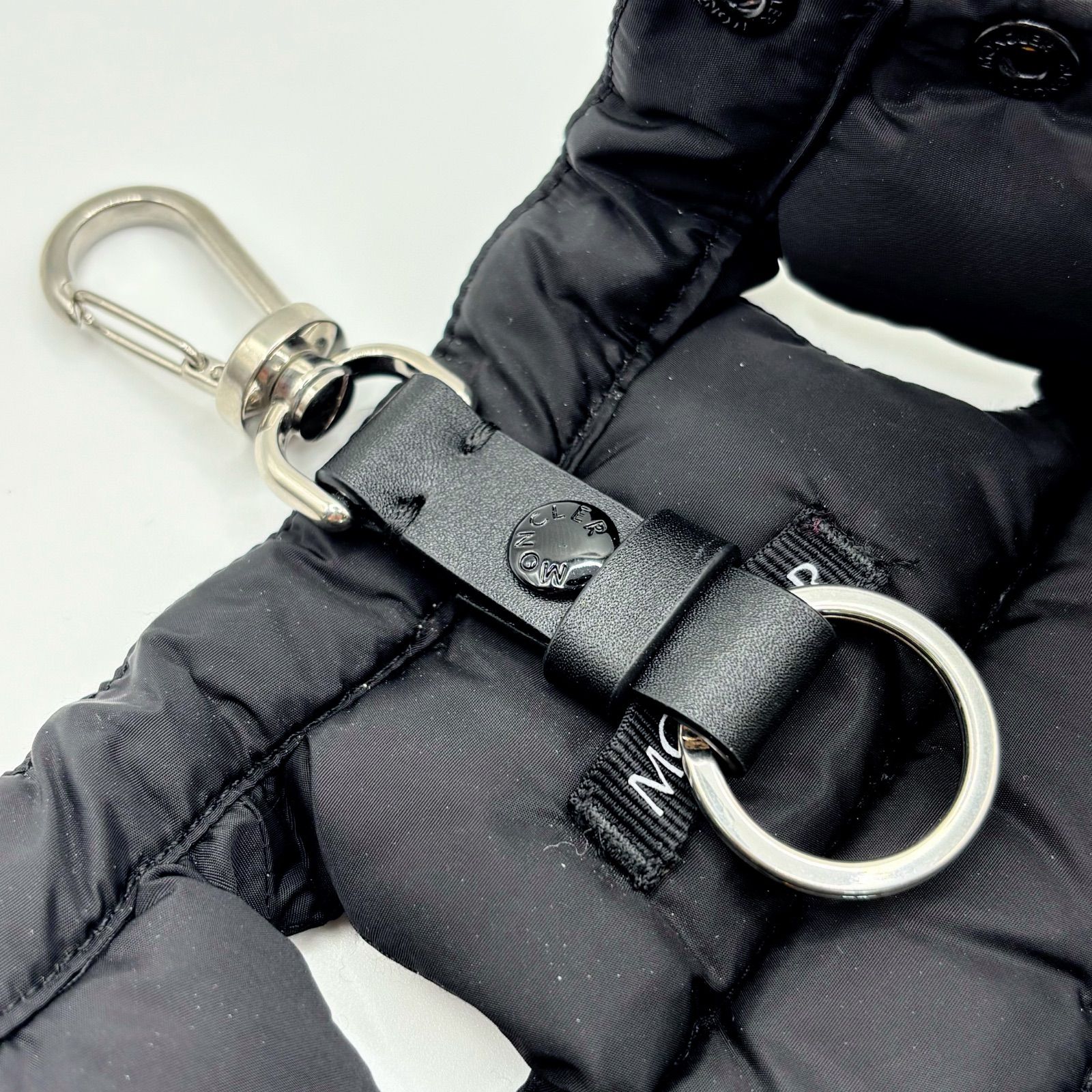 美品 MONCLER モンクレール ダウンベスト型 キーリング キーホルダー