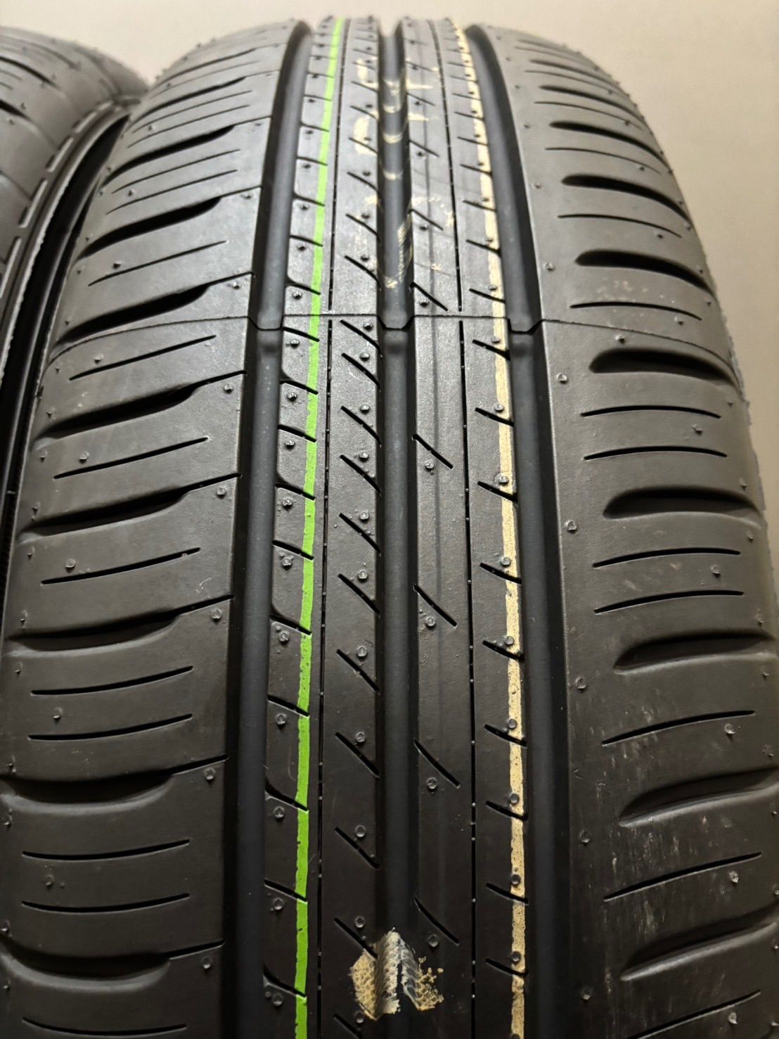 195/65R16 サマータイヤ 4本 DUNLOP EC300+ 新車外し ☆新車外し品 195⁄65R16 DUNLOP⁄ENASAVE EC300+ 25年製 夏タイヤ