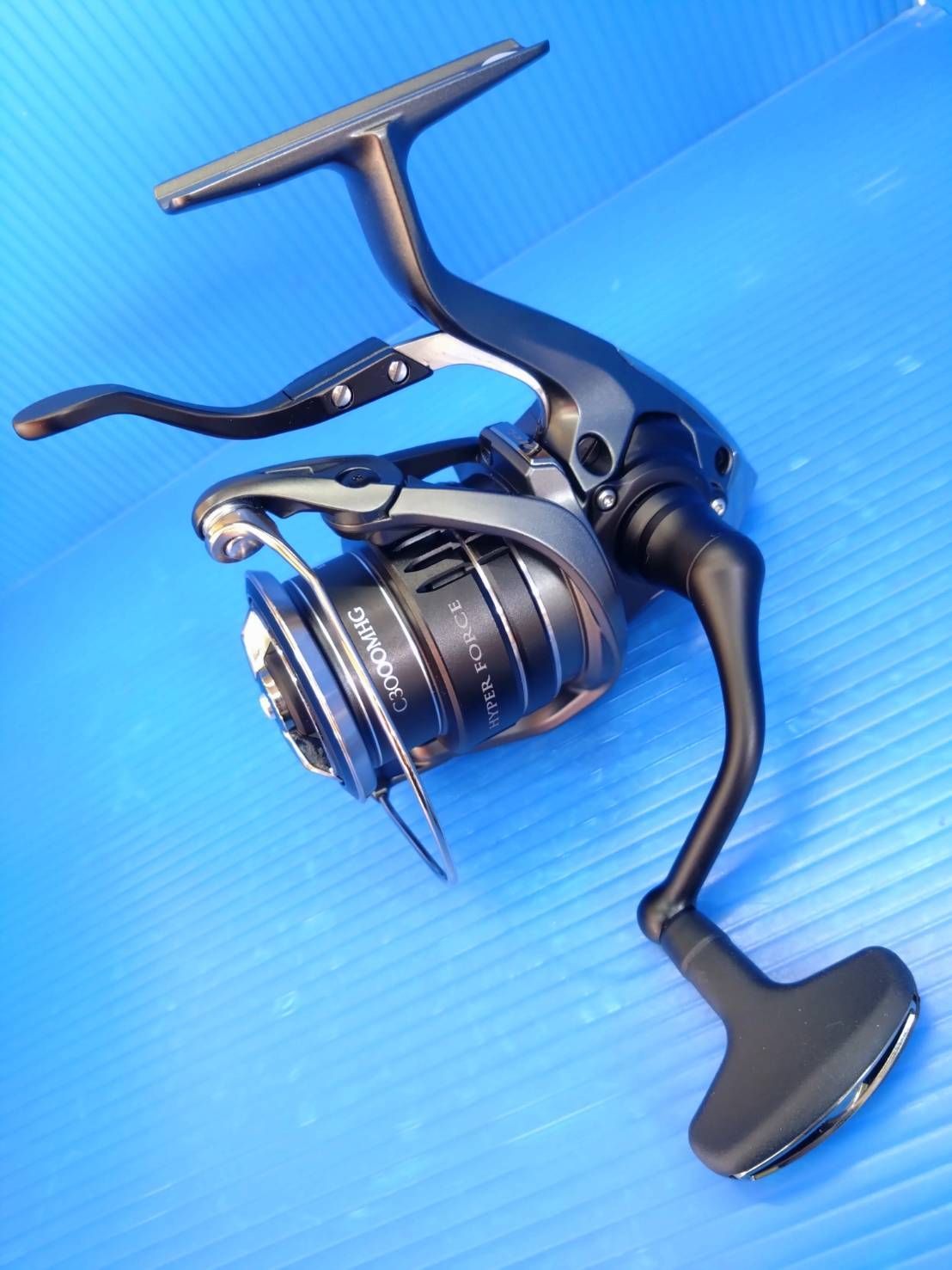 美品 日本製 シマノ 23ハイパーフォースLB C3000MHG スピニング