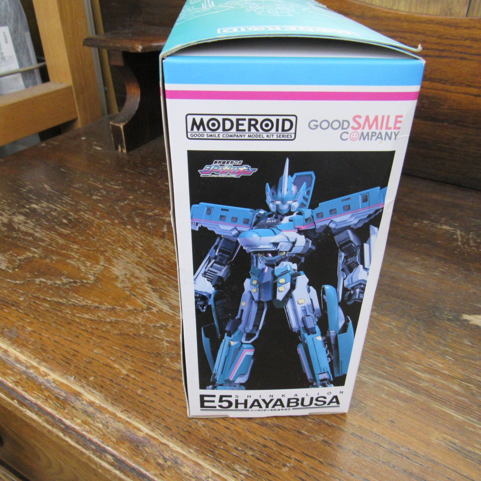 MODEROID プラモデル 新幹線変形ロボ シンカリオン E5 はやぶさ 未使用 