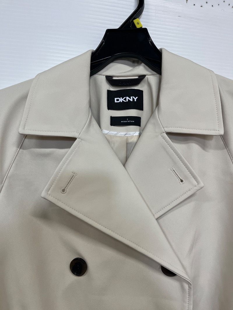 定価６万 DKNY ダナキャラン 光沢 ナイロン トレンチコート シルバーメンズ 新品/タグ付き】【超特価】DKNY ベーシック トレンチコート 美