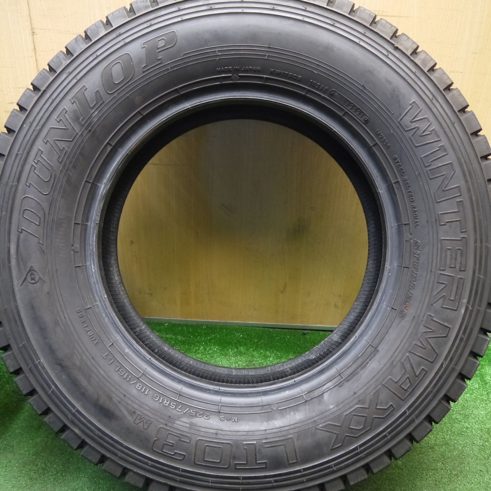 バリ溝！9.5分☆スタッドレス 225/75R16 118/116L ダンロップ 