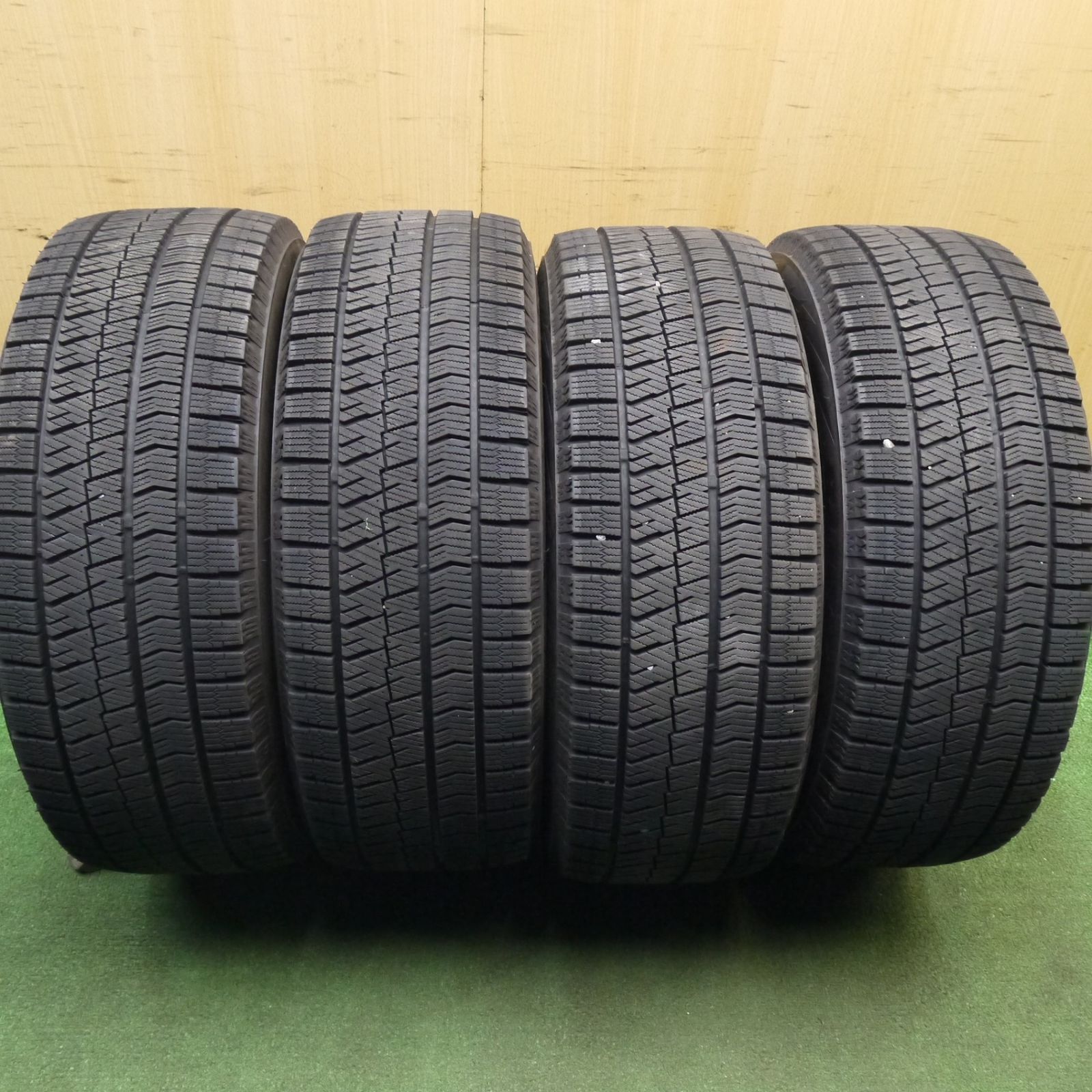 バリ溝！キレイ！9.5分☆スタッドレス 215/55R17 ブリヂストン 
