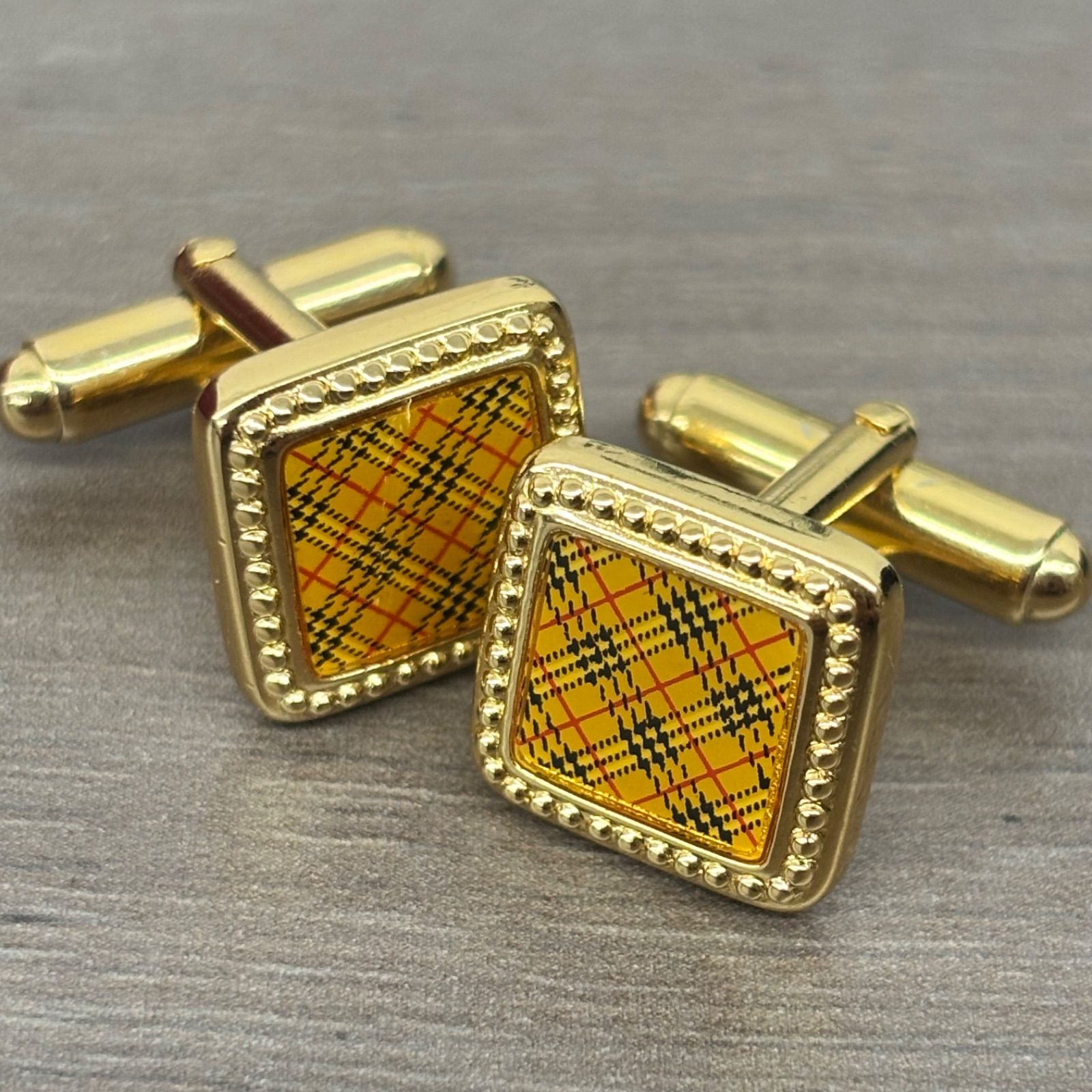 ◾︎ 美品 BURBERRY バーバリー ノバチェック カフス ゴールド