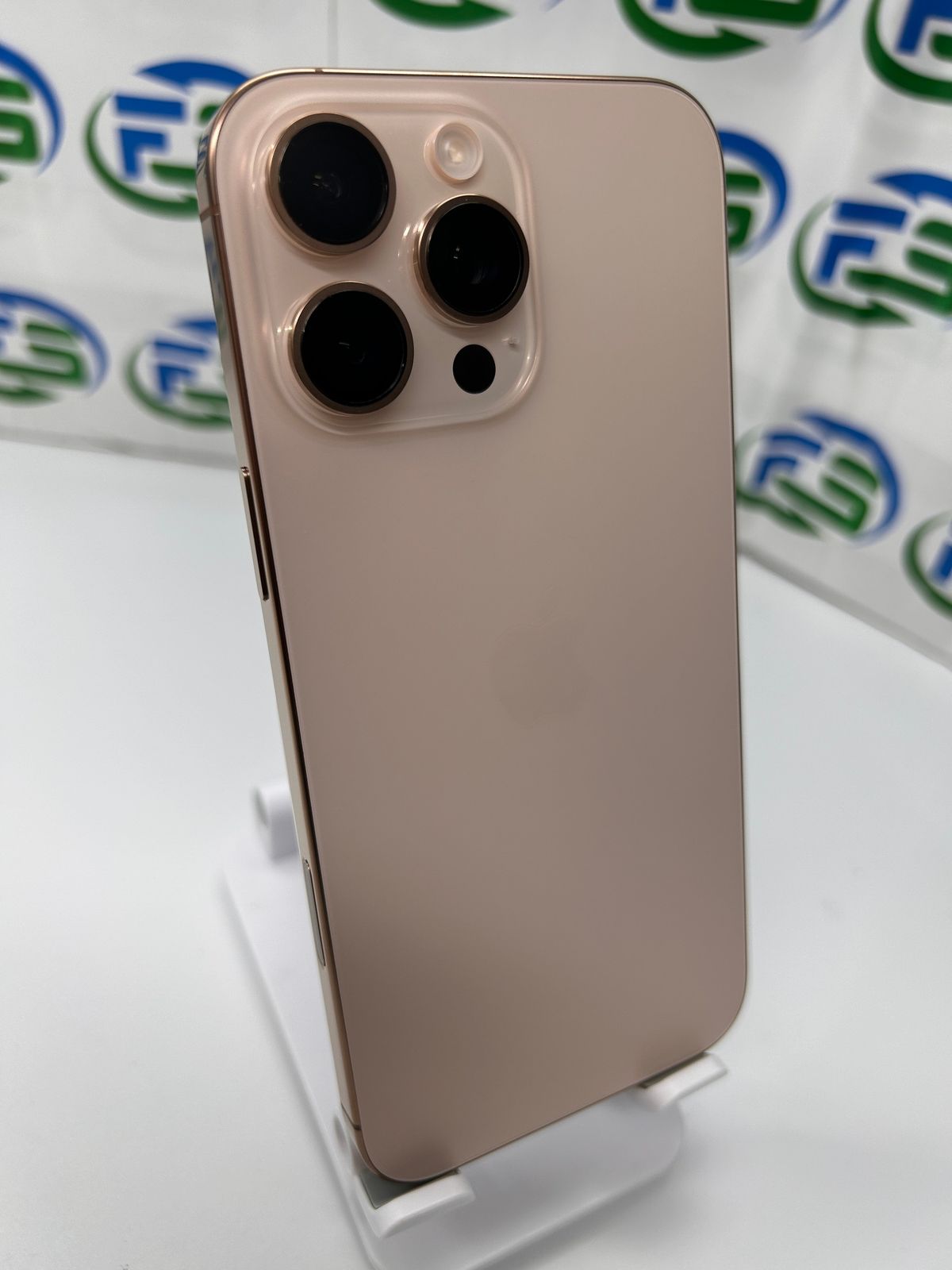 iPhone 16 Pro Max 256GB デザートチタニウム SIMフリー Apple - メルカリ