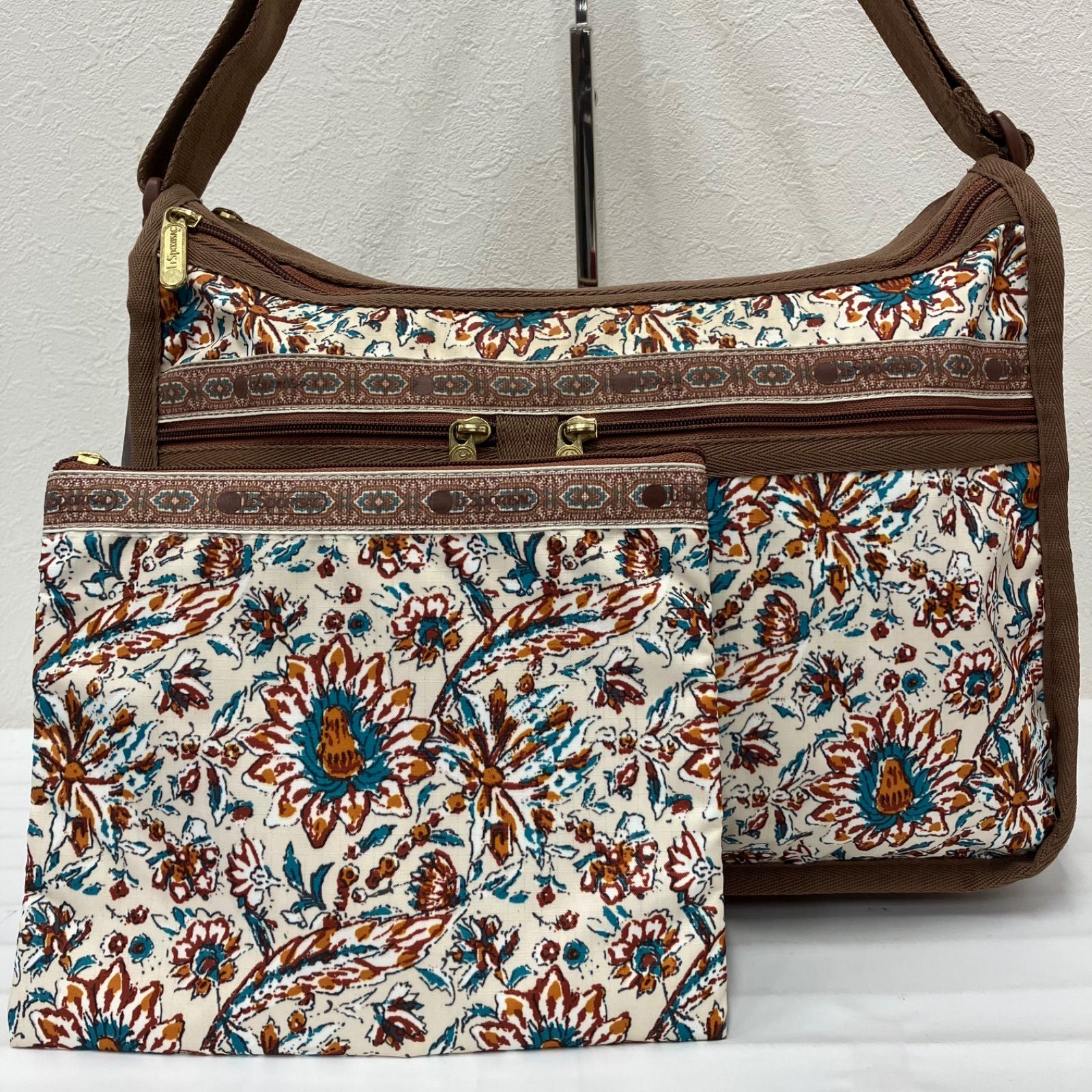 547 LeSportsac レスポートサック ショルダーバッグ 斜めがけ 紐調節 