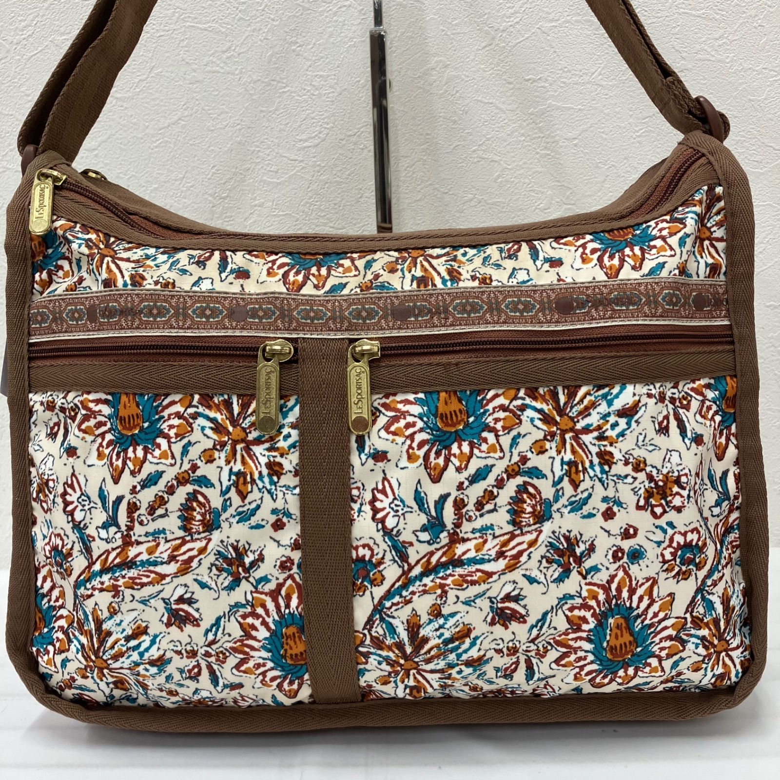 547 LeSportsac レスポートサック ショルダーバッグ 斜めがけ 紐調節 