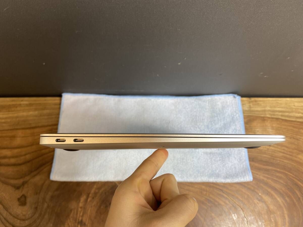 美品］Apple MacBook Air（13インチ， 2020）/ Apple M1 / メモリ16GB 