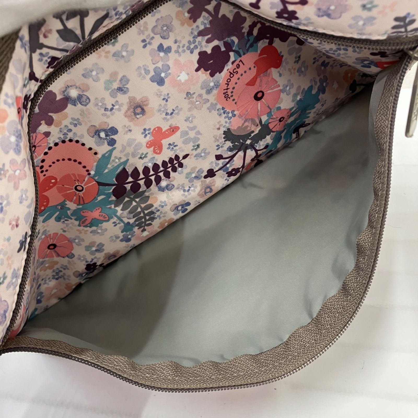 444 LeSportsac レスポートサック ショルダーバッグ 斜めがけ 紐調節 