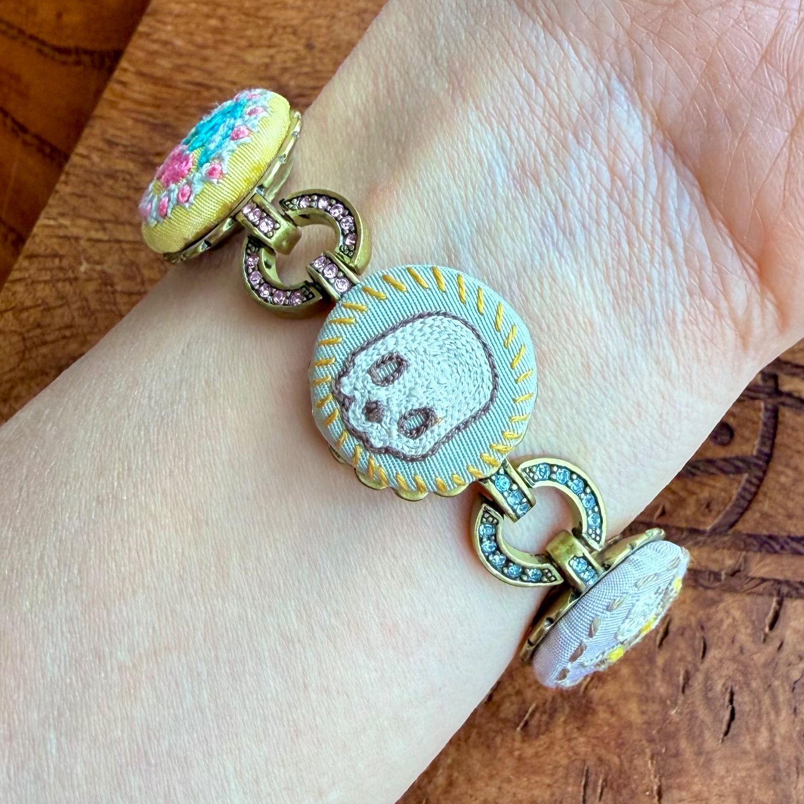美品レアVivienneWestwood キルトボタン オーブ ブレスレット - メルカリ