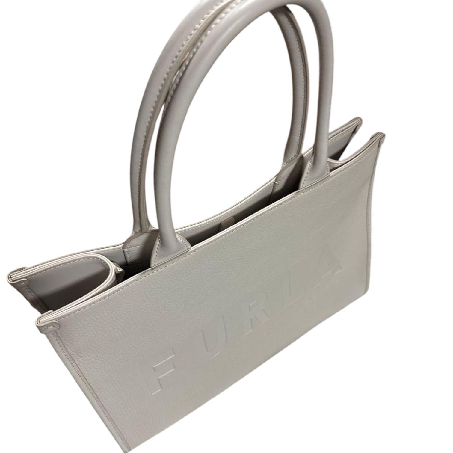 現行モデル FURLA フルラ トートバッグ エンボスロゴ - メルカリ