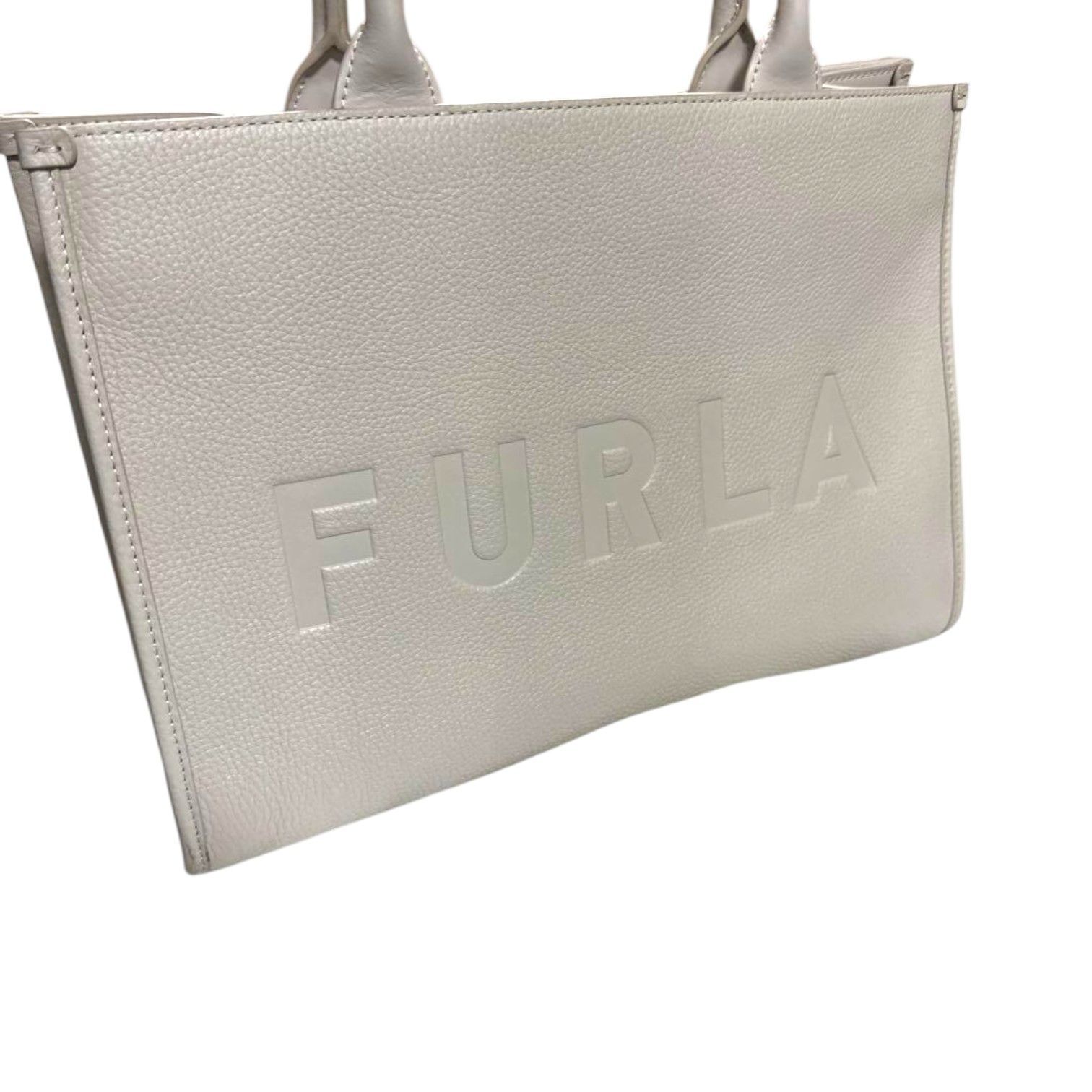 現行モデル FURLA フルラ トートバッグ エンボスロゴ - メルカリ