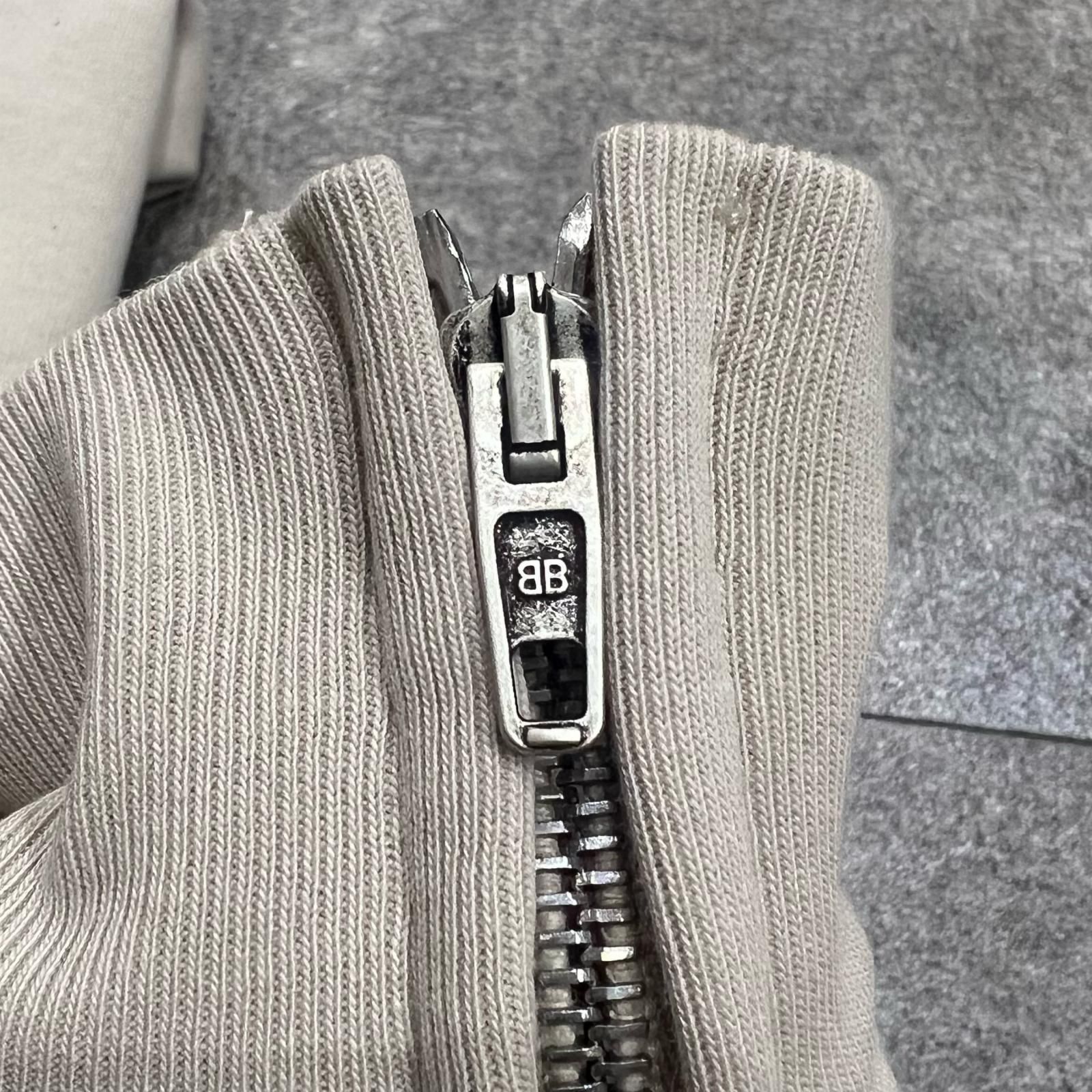 未使用 BALENCIAGA メタルBBステンシルプル オーバー ジップパーカー