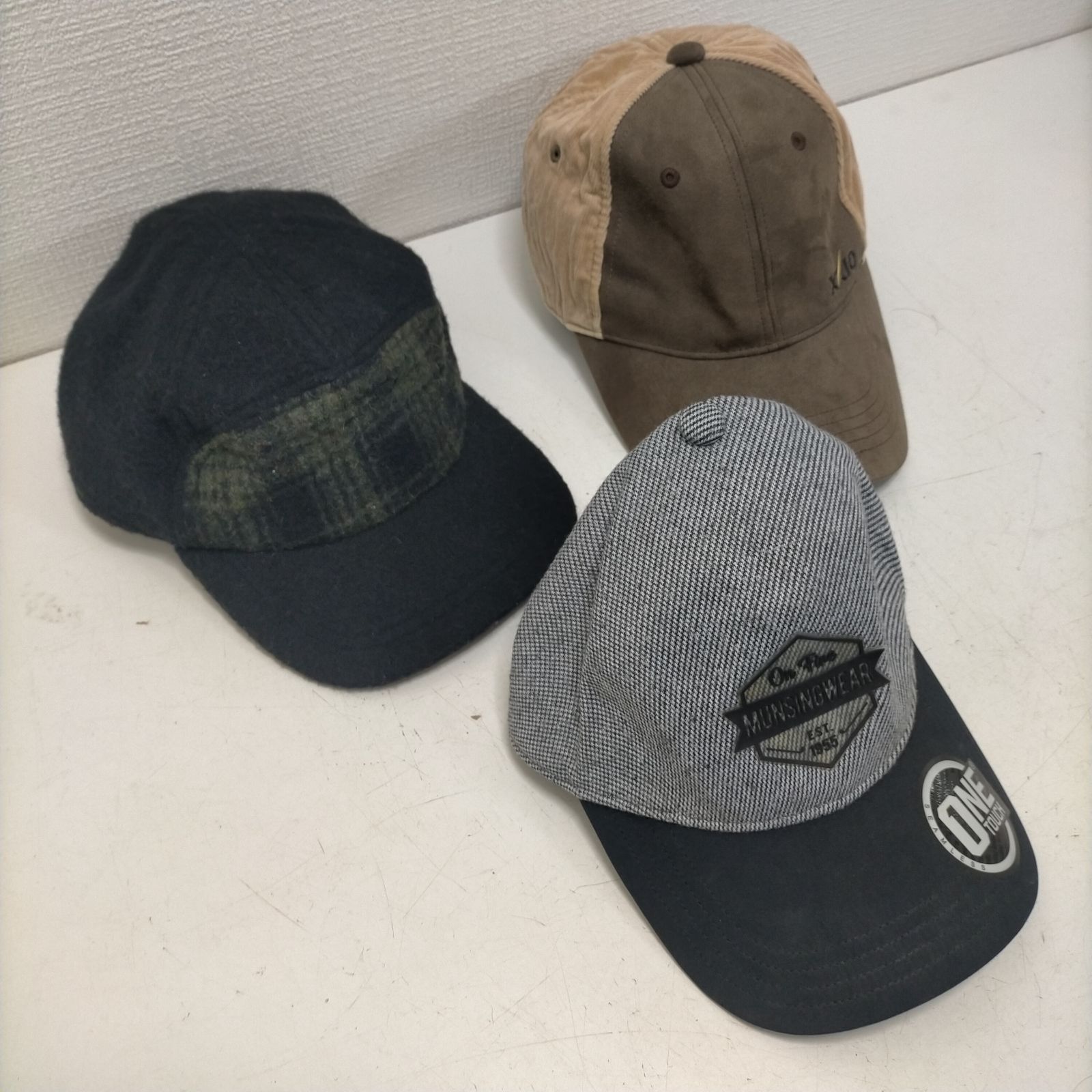ゴルフ キャップ 帽子 3点セット XXIO ゼクシオ Munsingwear マンシングウエア THE NATIONAL TRUST メンズ ゴルフウェア 小物 美品 まとめ売り 260113-12T ゴルフ キャップ 帽子 3点セット XXIO ゼクシオ Munsingwear