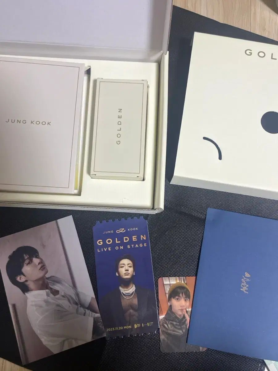 BTS ジョングク グク GOLDEN weverse ショーケース 3枚セット Amazon