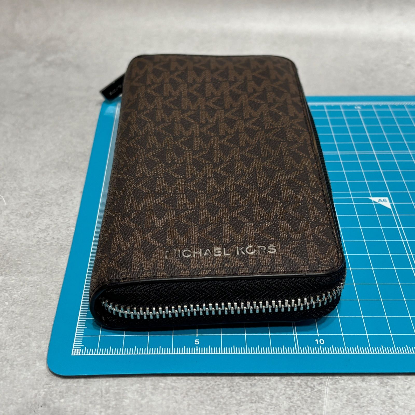 MICHAEL KORS マイケルコース MKシグネチャー ラウンドファスナー 長 