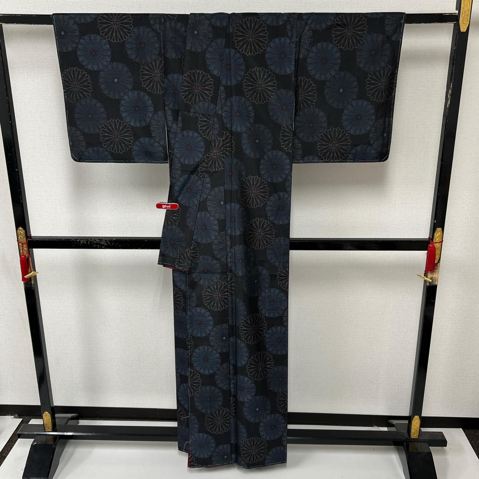 45　大島紬　染め大島　濃紺　更紗系　エジプト紋様　しつけ糸付き 本場大島紬 正絹 泥藍染め 横双 菊 しつけ糸 袷 着物 MK-4432 - メルカリ