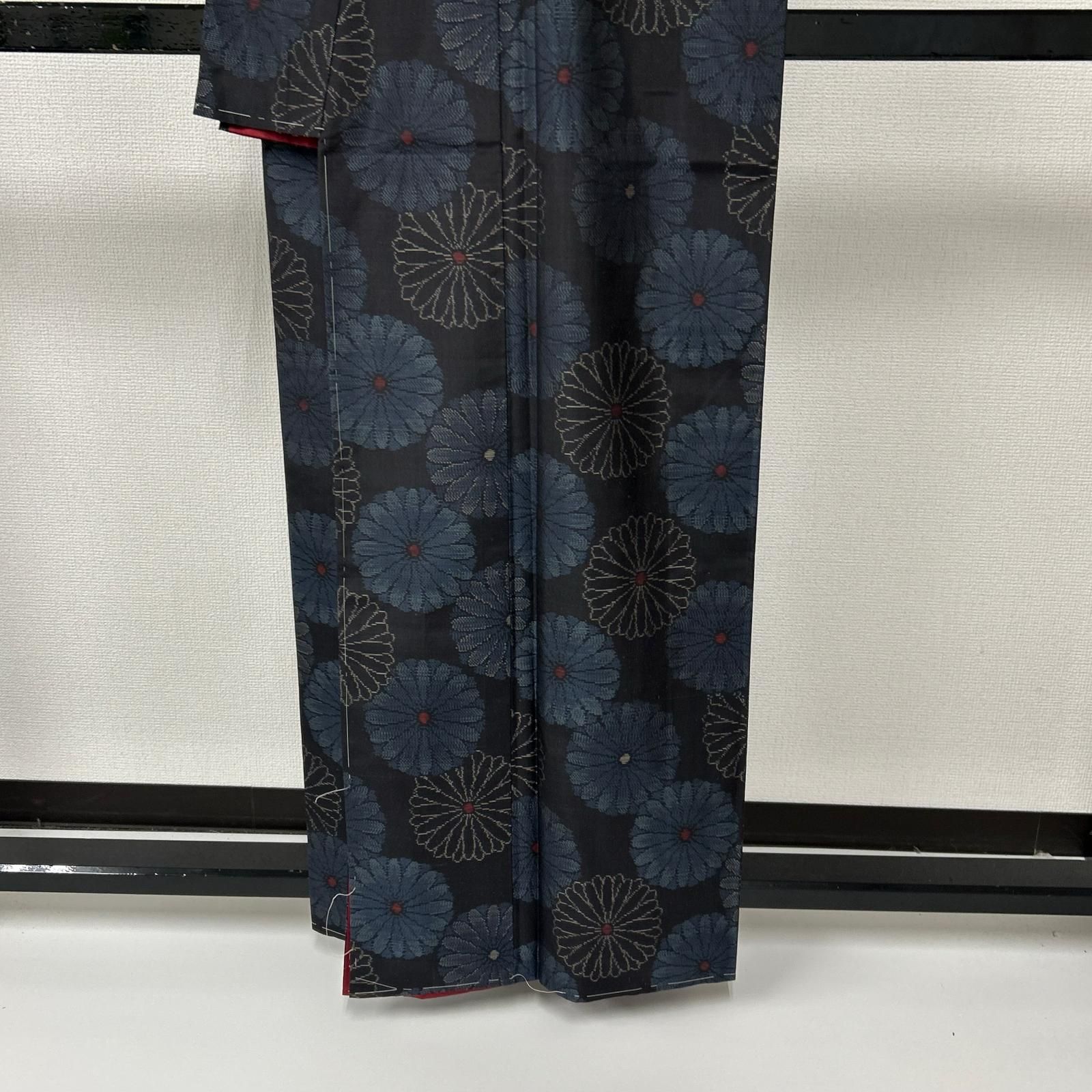 本場大島紬 正絹 泥藍染め 横双 菊 しつけ糸 袷 着物 MK-4432 - メルカリ
