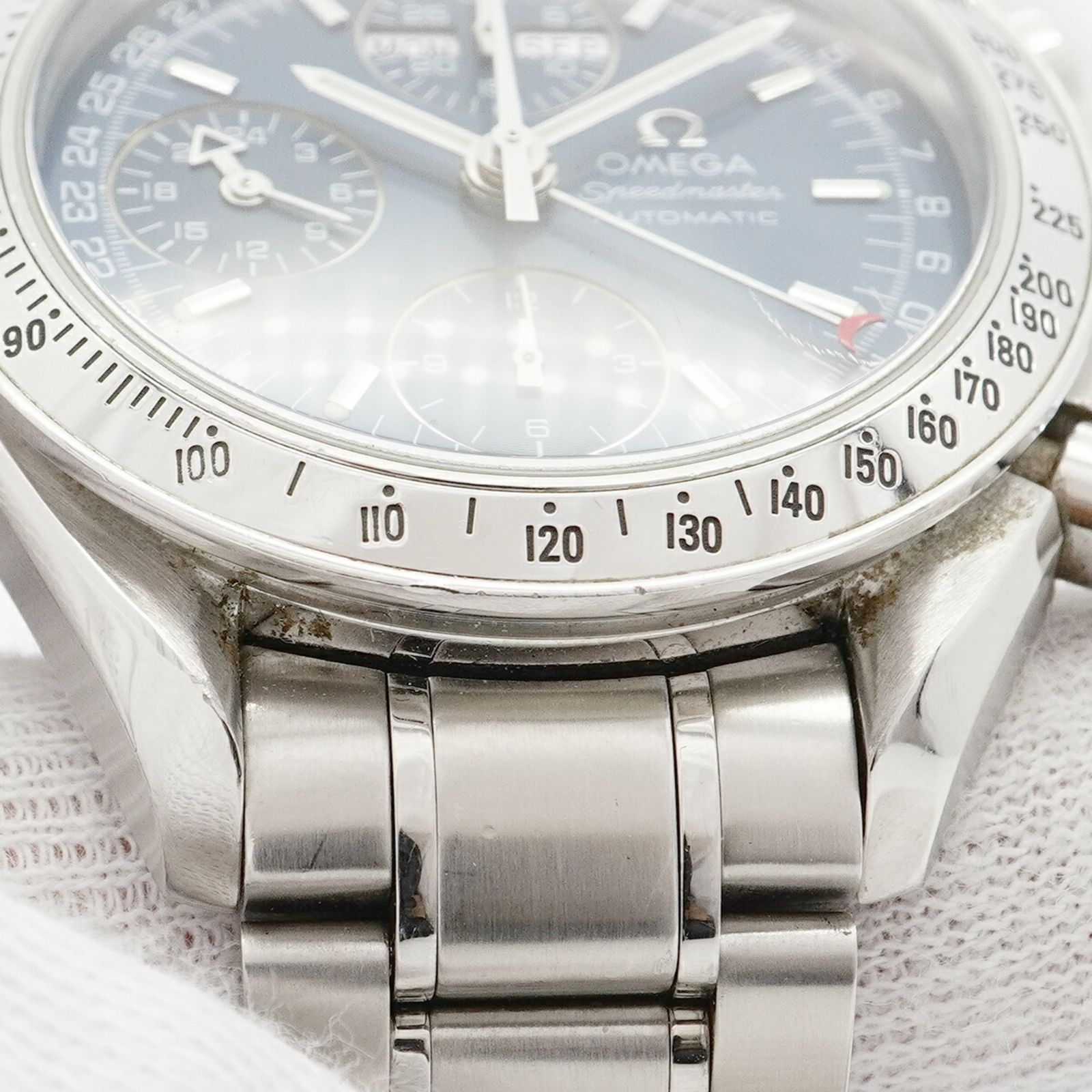 ネイビー文字盤腕時計