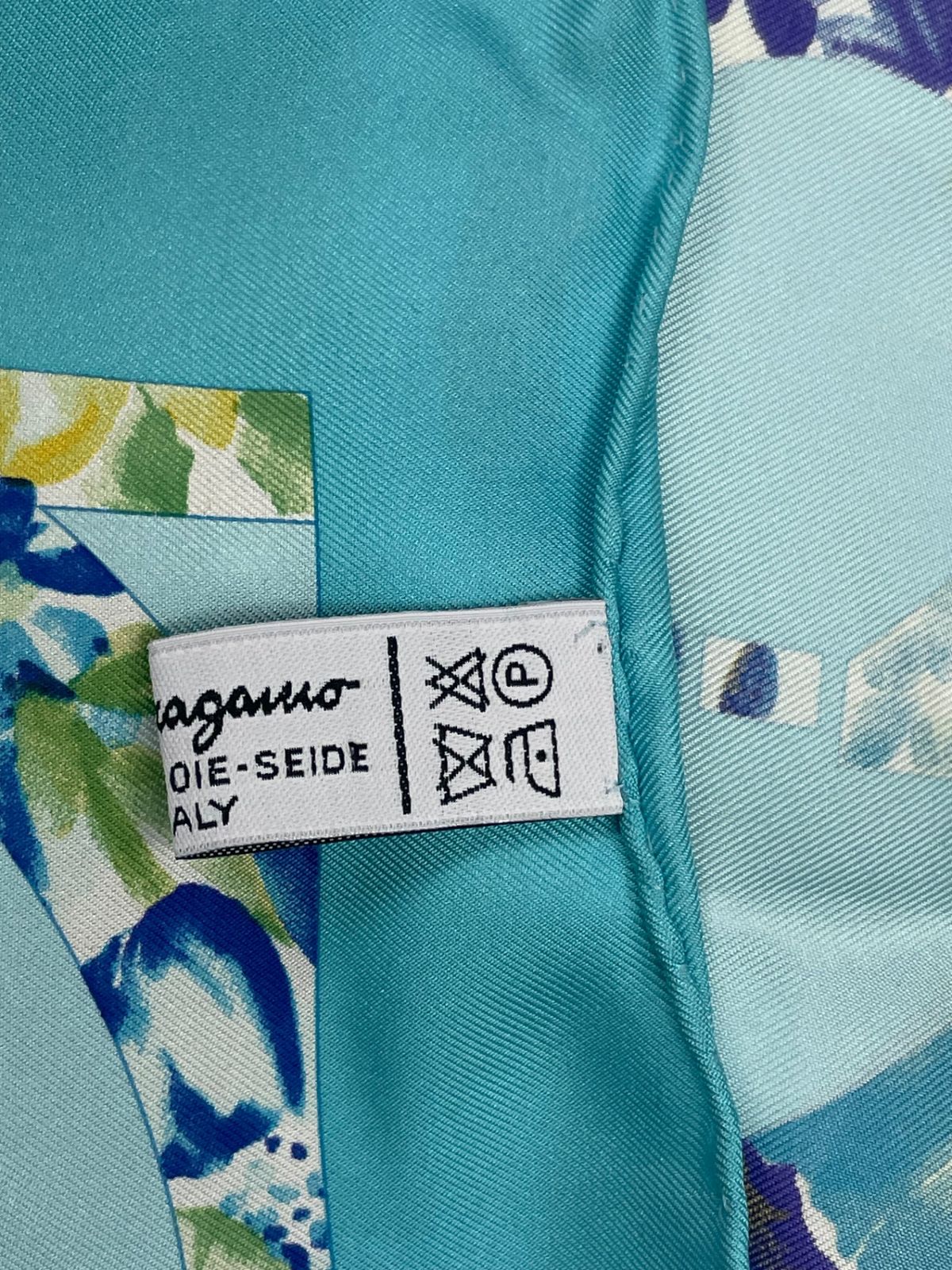 未使用品 Salvatore Ferragamo サルヴァトーレ フェラガモ スカーフ