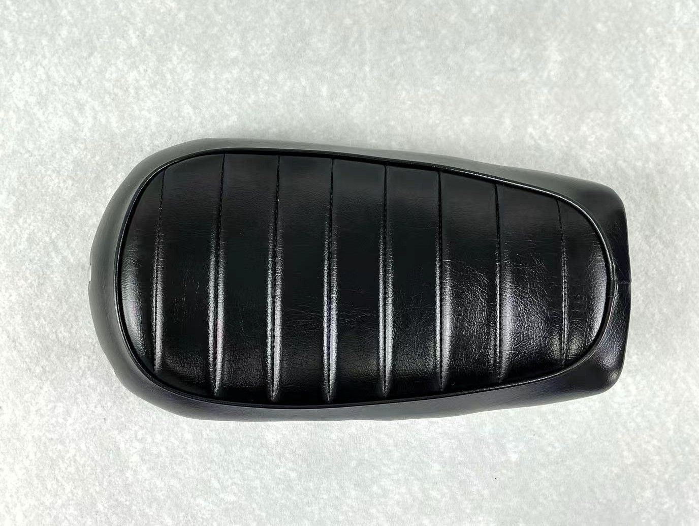 モンキー125 鋲打ち 標準 黒皮 タックロールシート/完成品BLACK