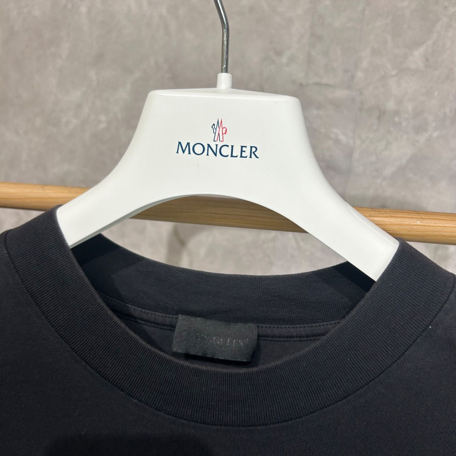 メンズ MONCLER モンクレールラバーワッペン半袖Tシャツ黒S