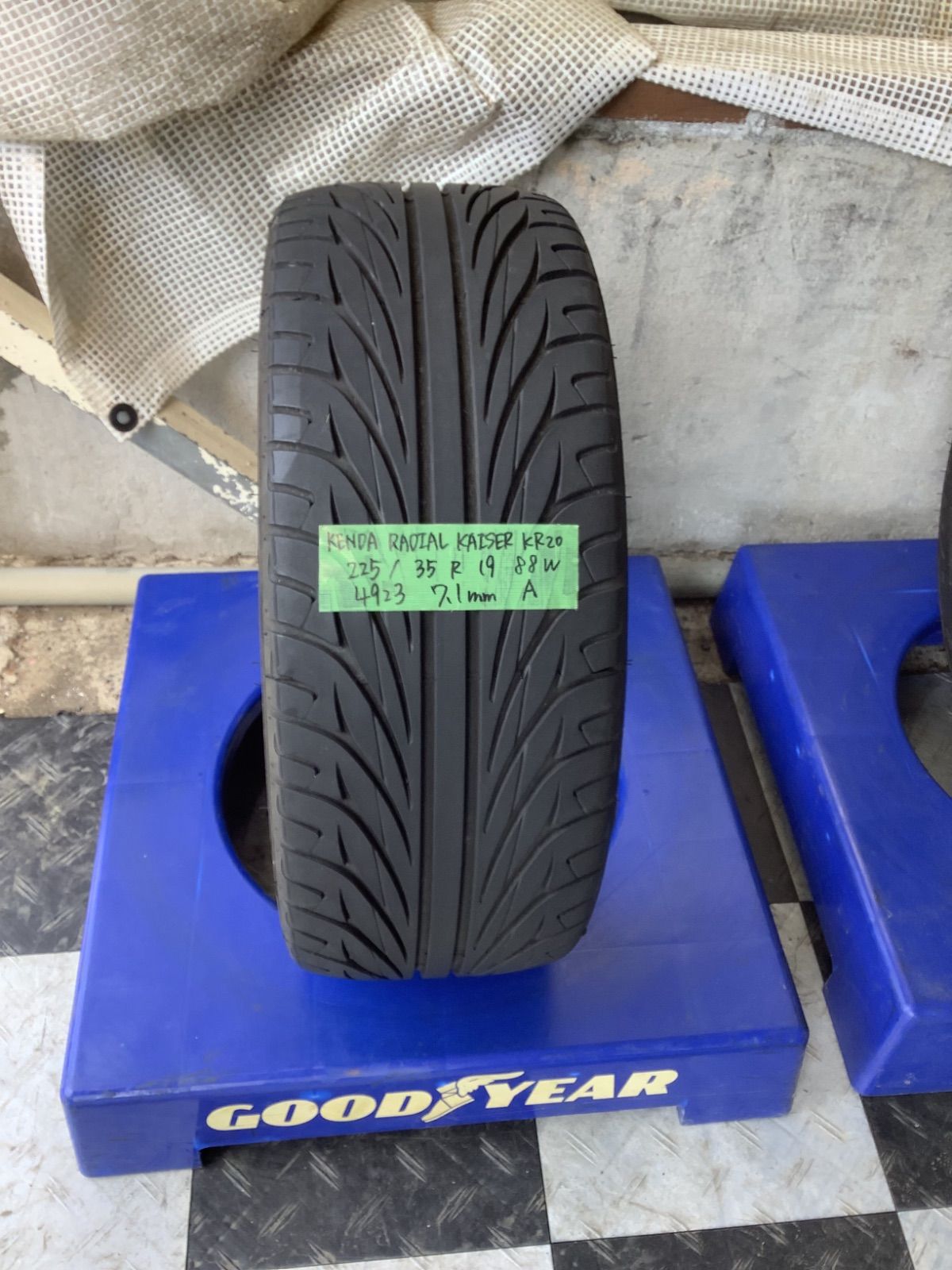 送料込み] 225/35R19 88W 2023年製 KENDA RADIAL KAISER KR20 ケンダ