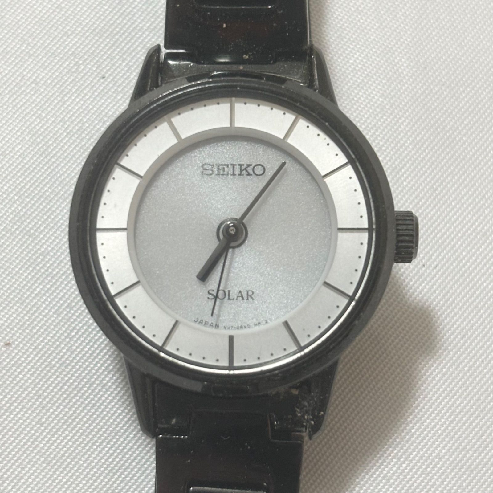 送料無料SEIKO⁄セイコー⁄SOLAR⁄ソーラー⁄シルバー×ブラック⁄ソーラー