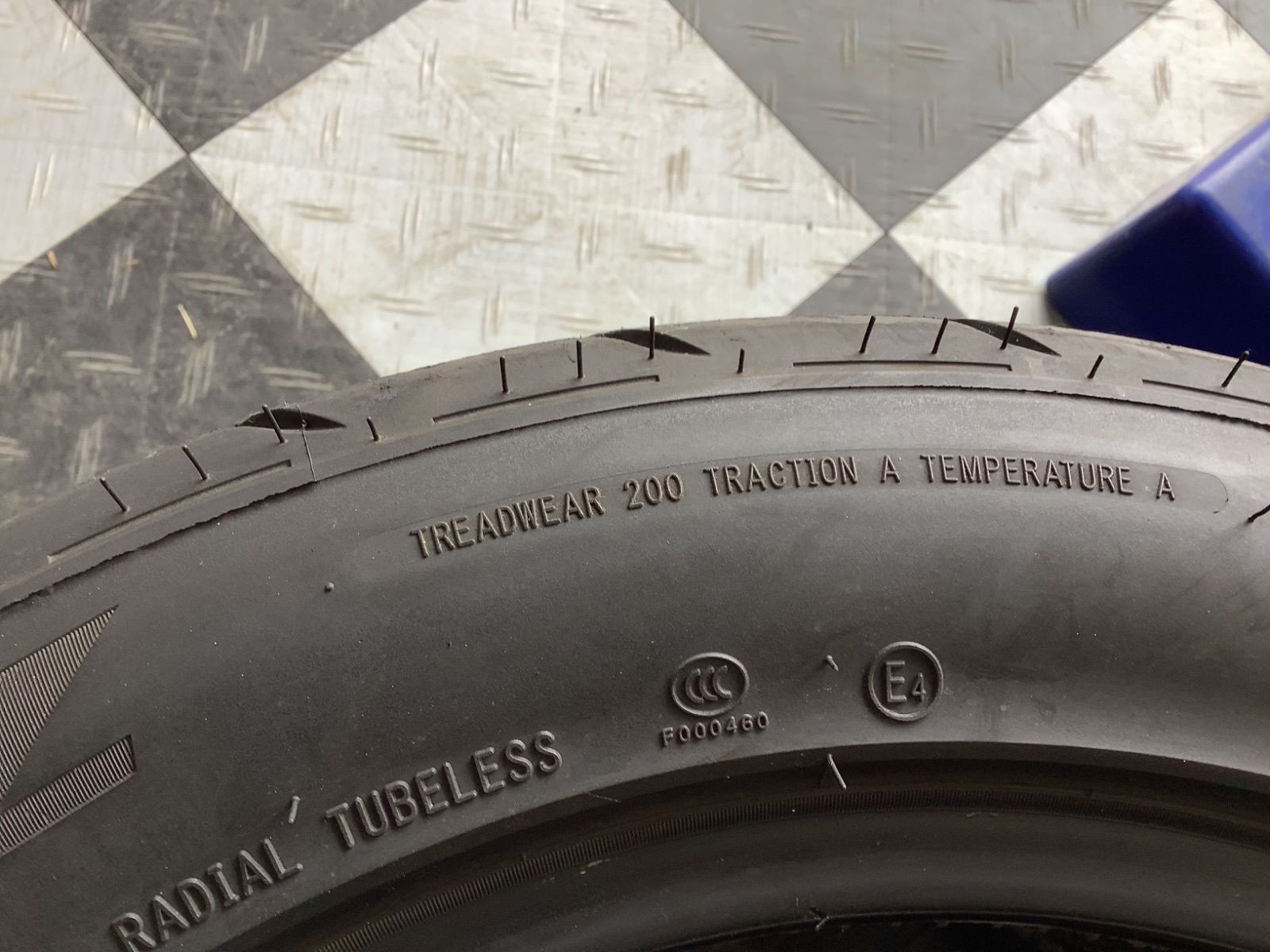 送料込み] 205/55R16 94W 2023年製 SHIBATIRE REVIMAX R23 TW200