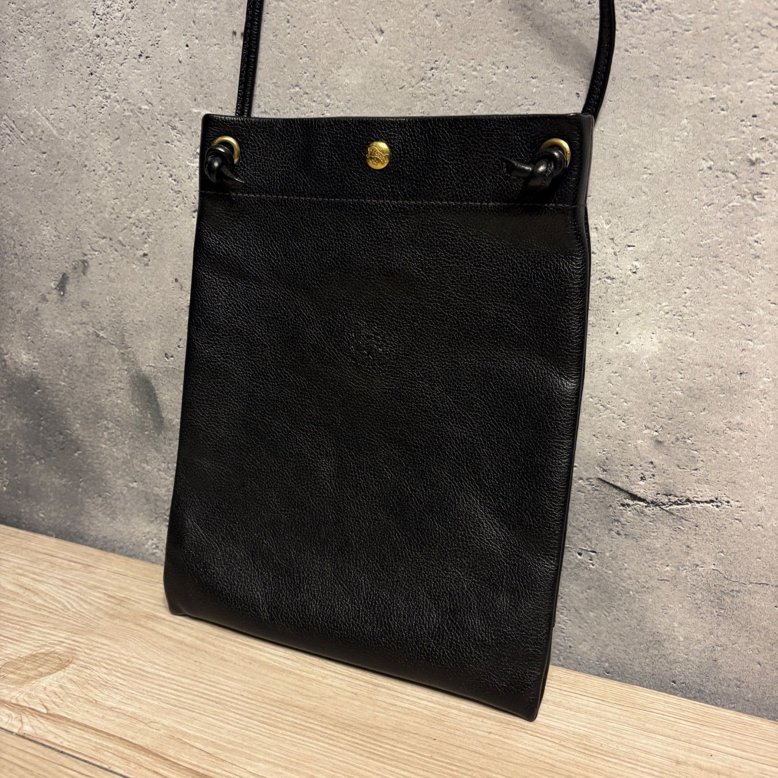IL BISONTE イルビゾンテ ショルダーバッグ クロスバッグ ブラック