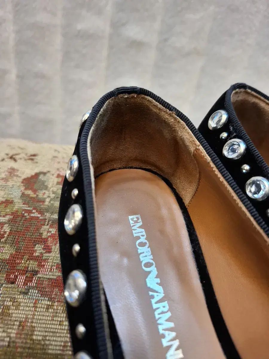 エンポリオアルマーニ ブラック ツアーベルベット ストーン 装飾 